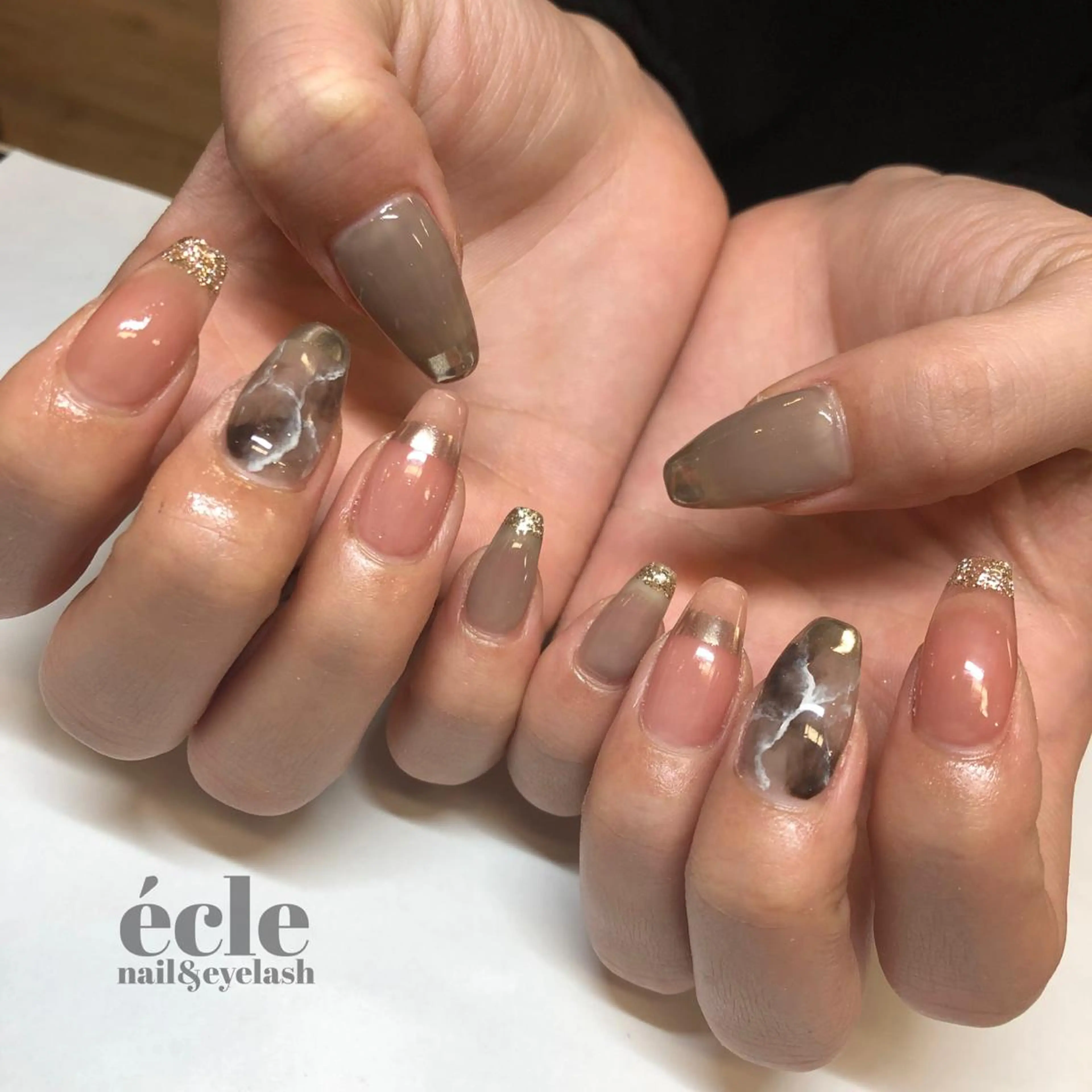 ネイル 大理石ネイル(マーブル) ミラーネイル ニュアンスネイル écle nail&eyeのネイルデザイン