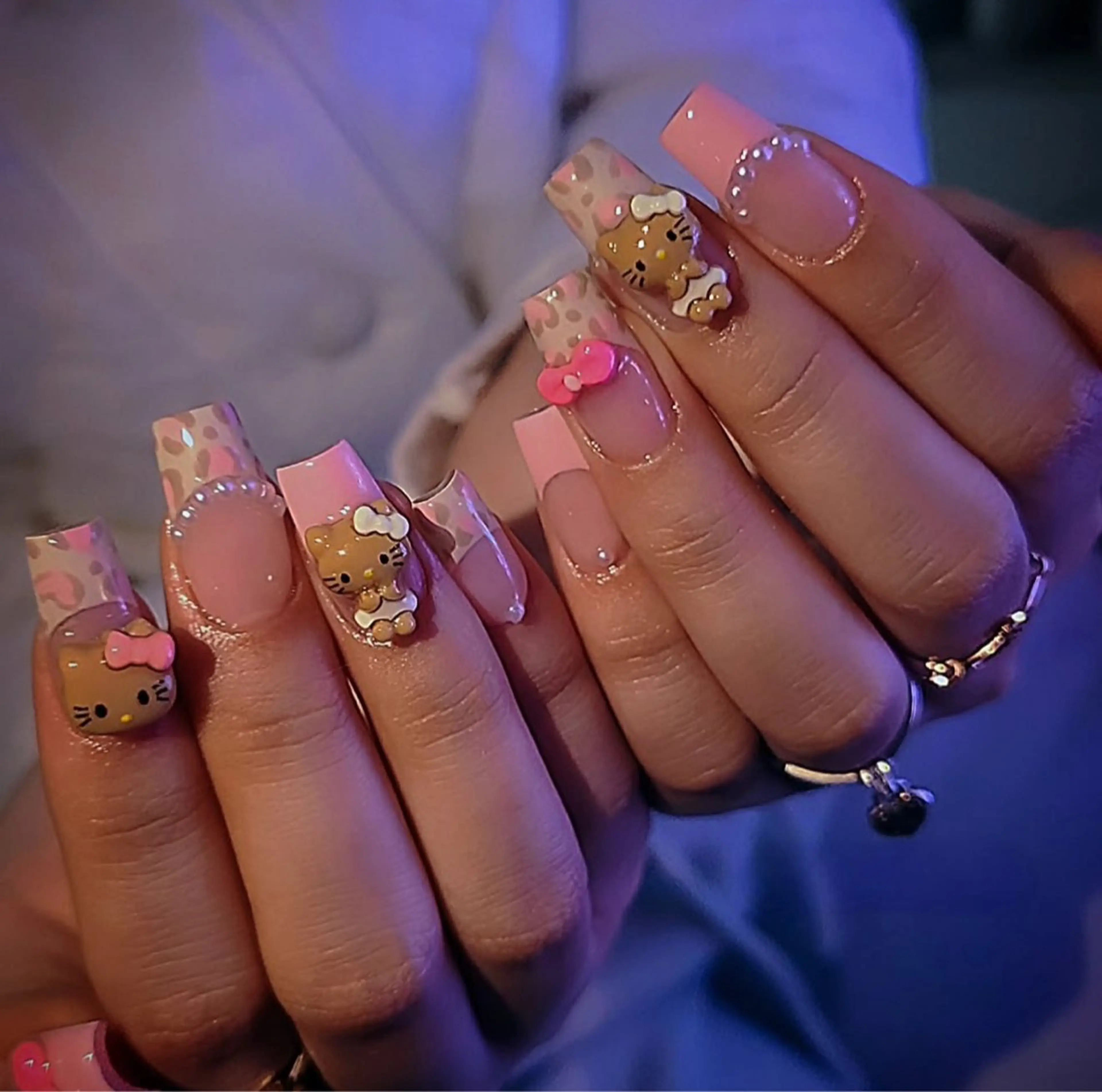 ネイル アニマル柄 オーロラネイル チークネイル フラッシュネイル ジェルネイル ハンドネイル Lina所属・Lina Nail Salonのネイルデザイン