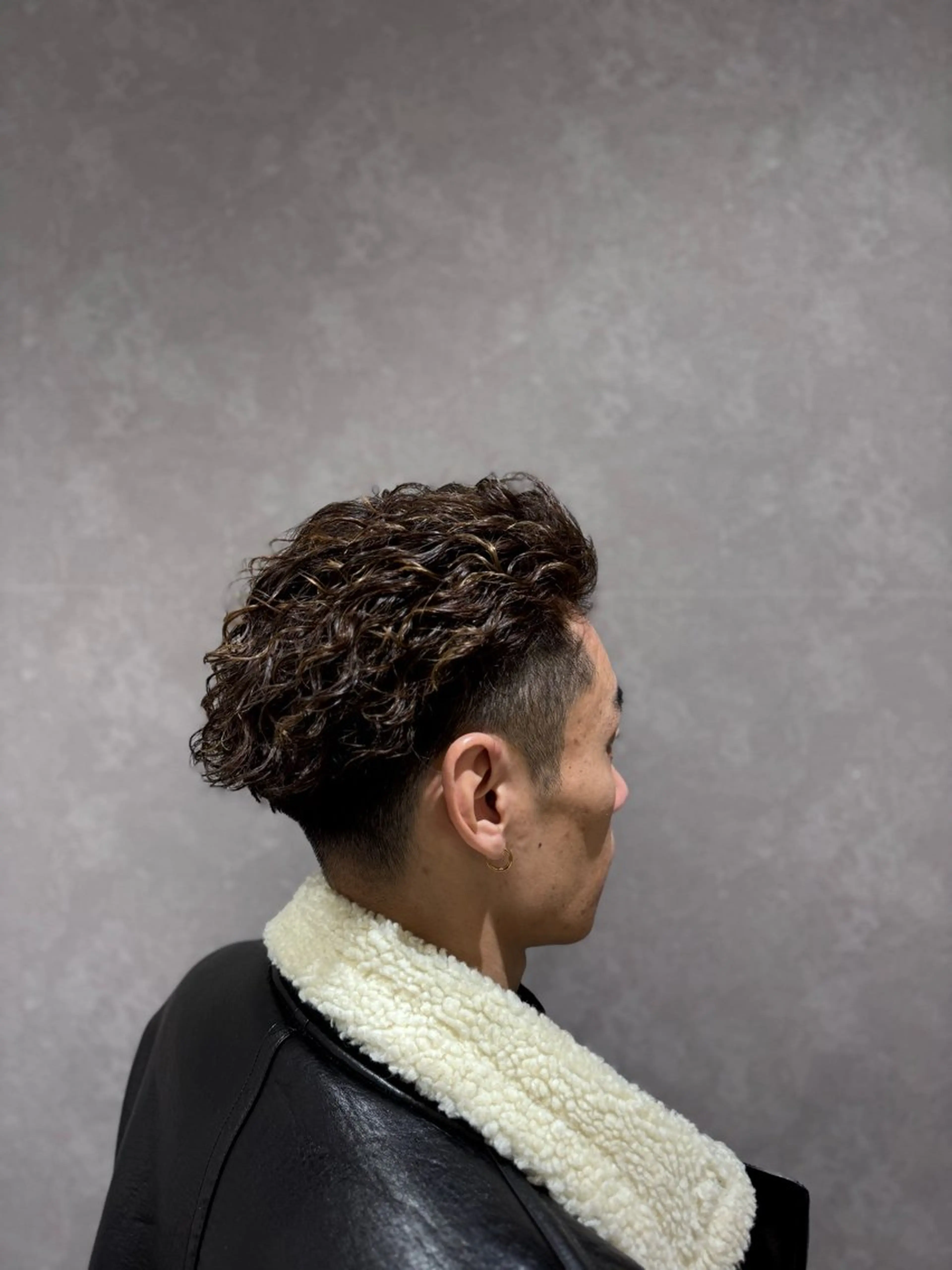 ショート カラー パーマ メンズ カット パーマ 森岡 陸のヘアスタイル