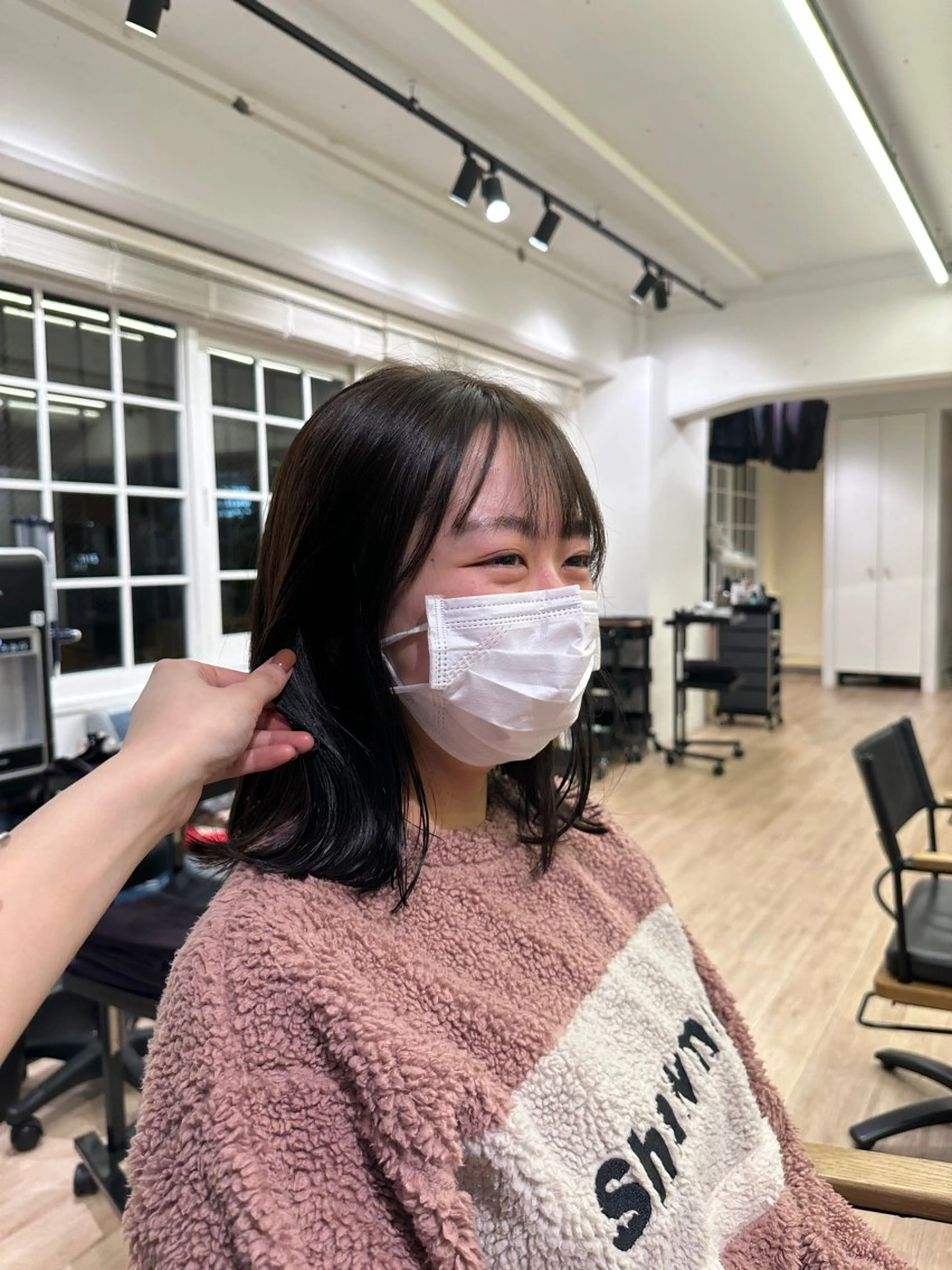 ミディアム 川上 彩夏のヘアスタイル