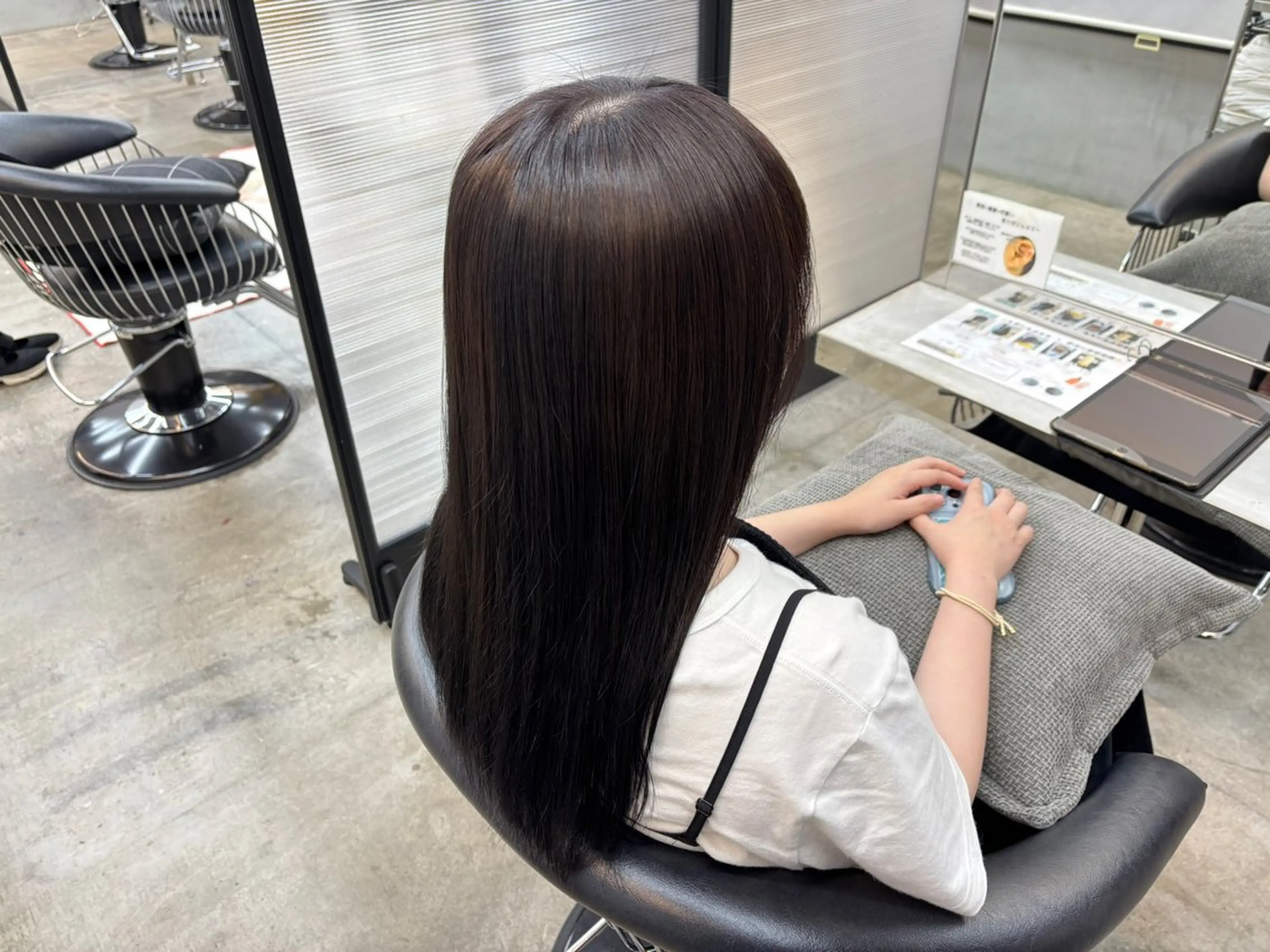 ロング カラー グレージュ ラベンダーカラー ラベンダーグレージュ ラベンダーグレー ヘアカラー 鈴木 夢里のヘアスタイル