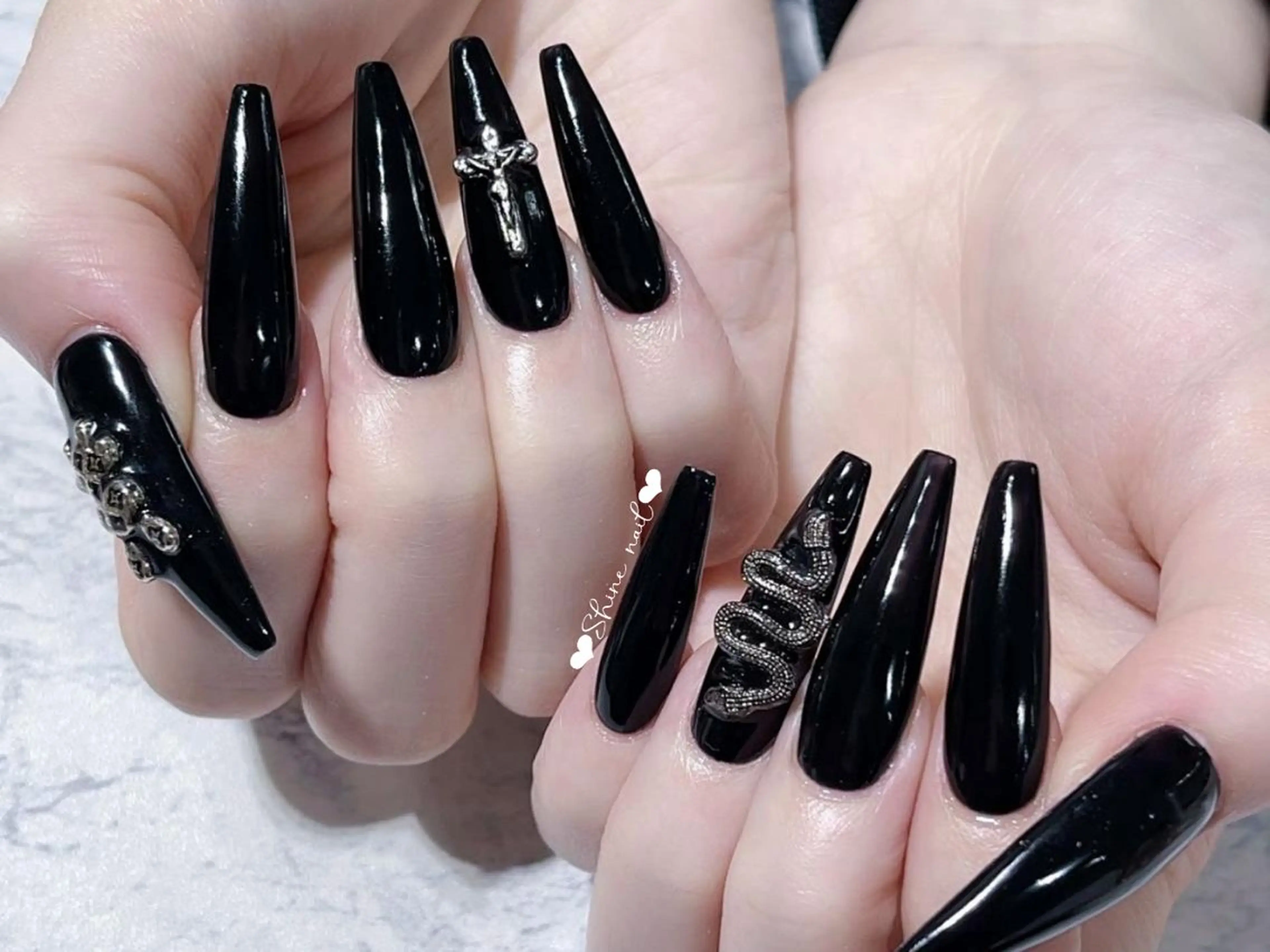 ネイル 〜Shine Nail〜【サイナネイル】パラジェル/ 長さだし/持ち込み/ワンホン/フィルイン所属・サイナ🎀 長さだし&デザインのネイルデザイン