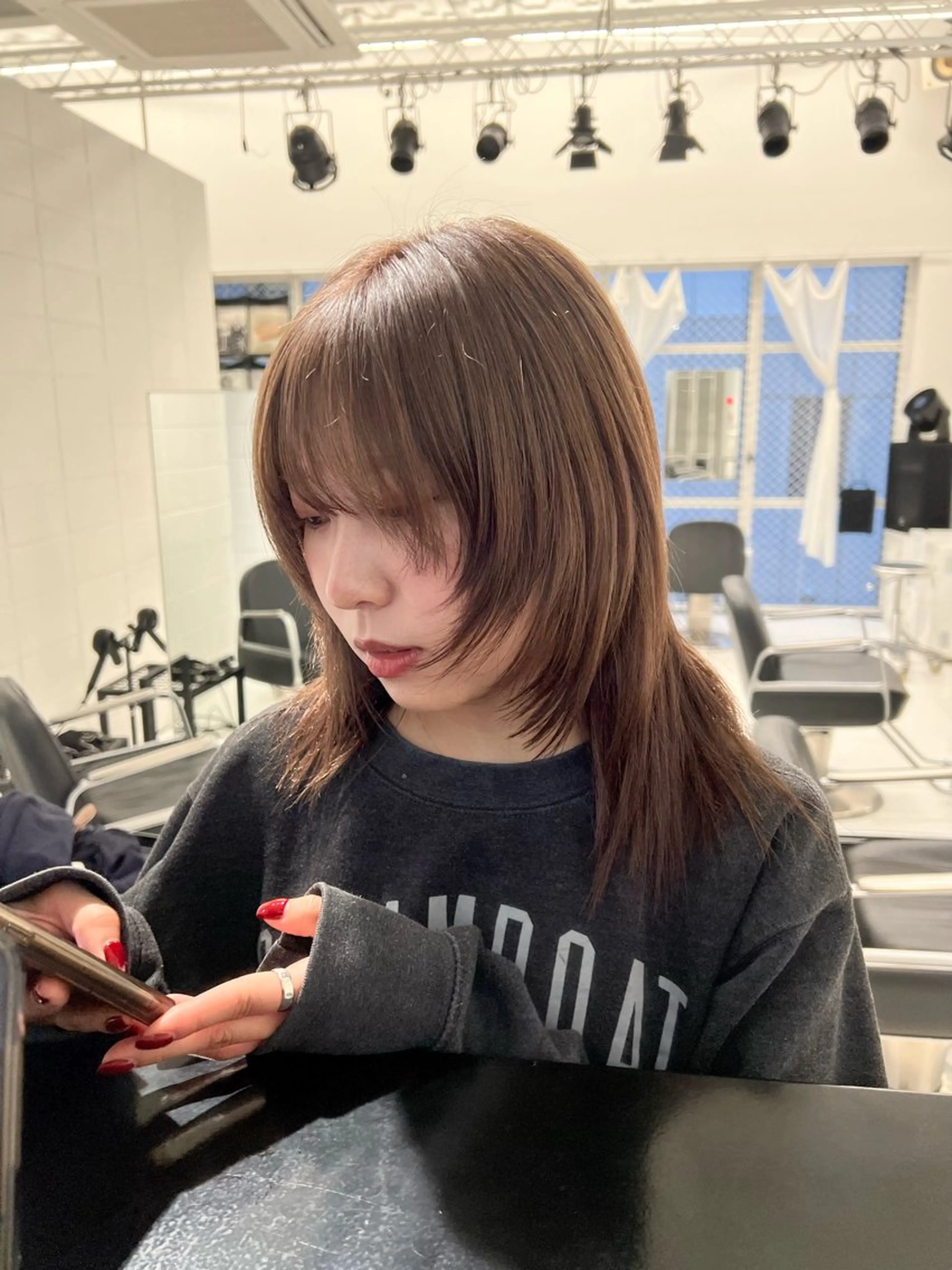 ミディアム カラー ベージュカラー 透明感カラー オリーブベージュ レイヤーカット カット ヘアカラー トリートメント HARU//原宿🤍 リピート率NO.1のヘアスタイル