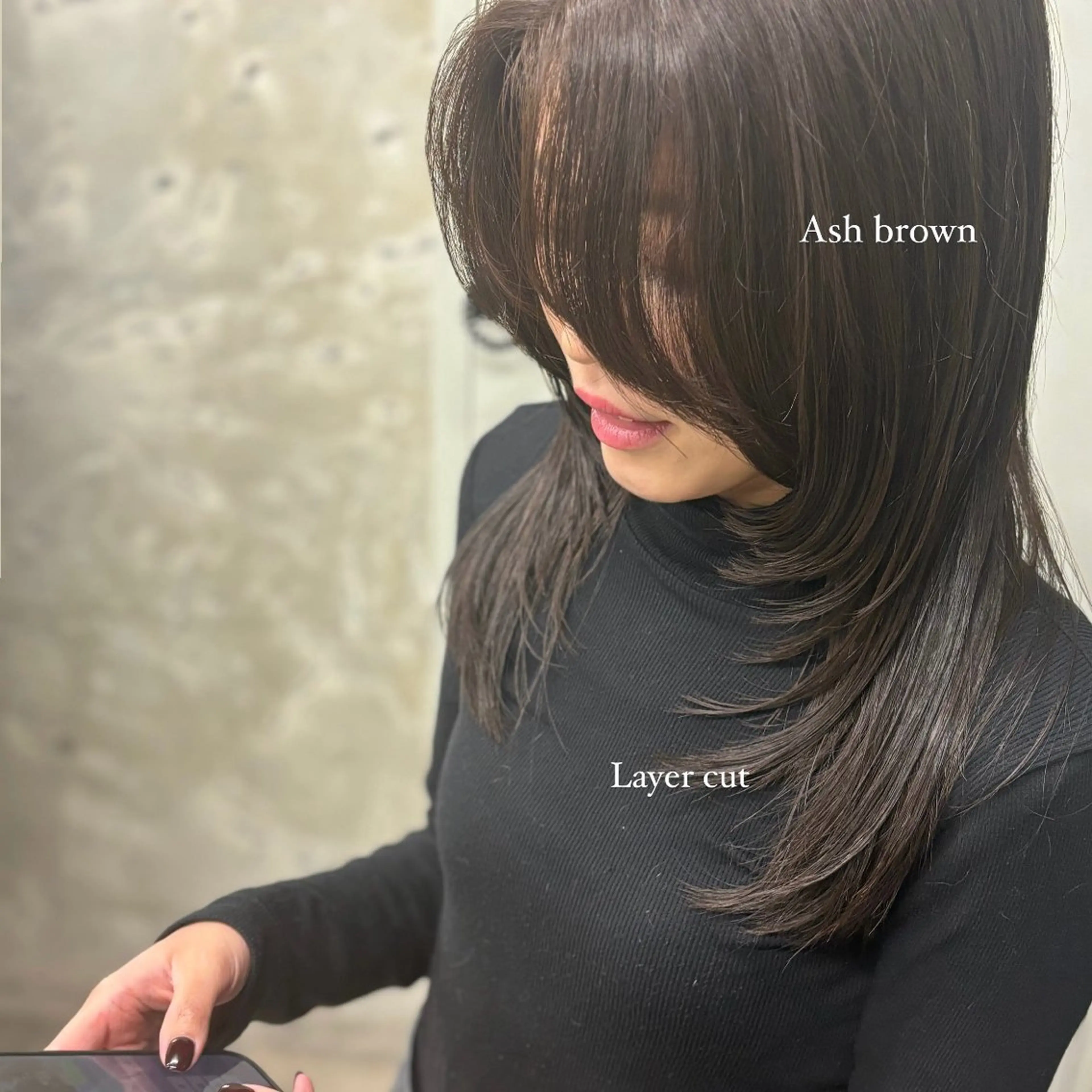ミディアム アッシュ アッシュブラウン レイヤーカット Moanin'所属・さが あゆかのヘアスタイル