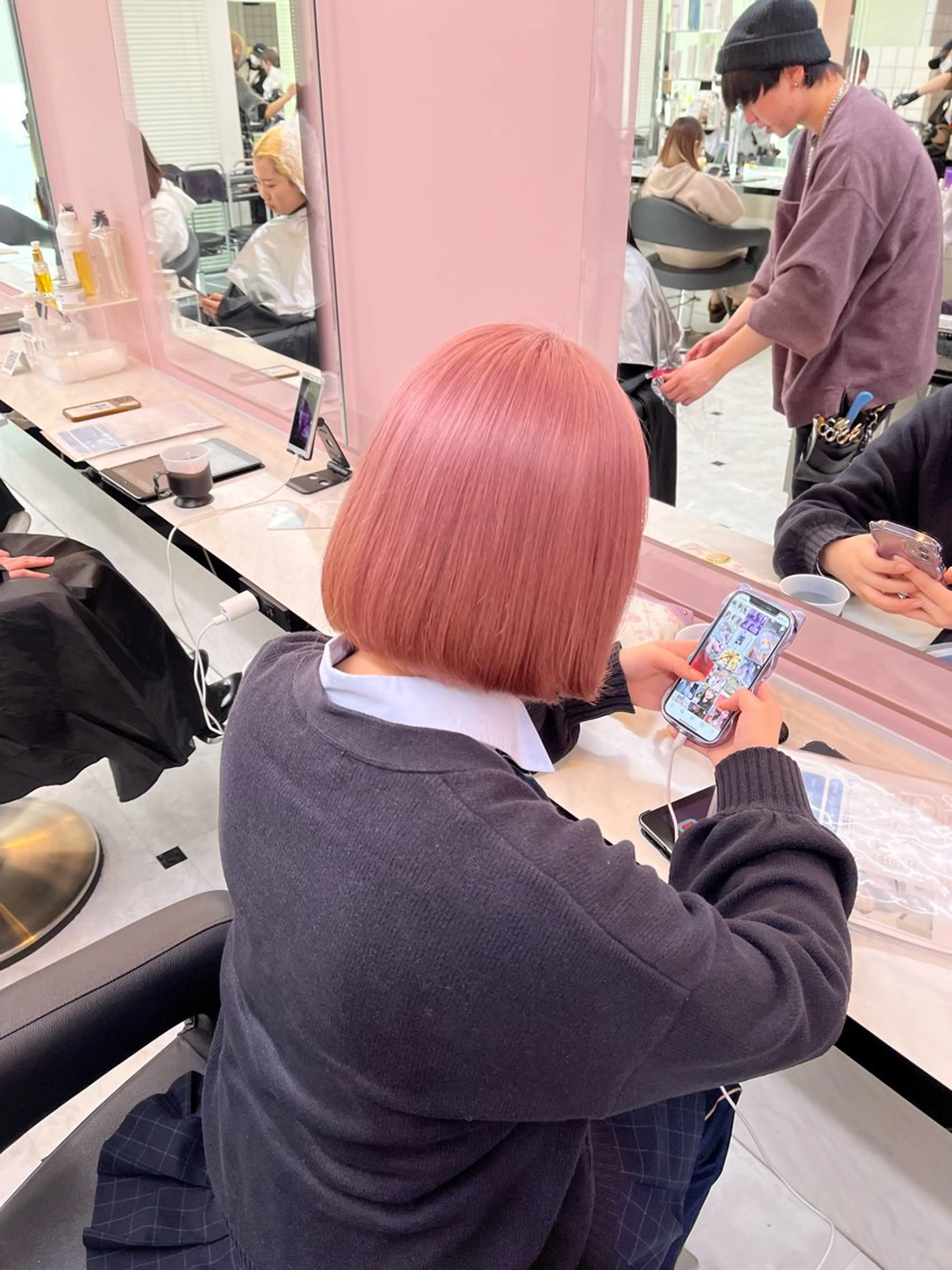 ミディアム カラー ブリーチ ブラウンカラー ラベンダーカラー ピンクカラー ピンクブラウン ヘアカラー トリートメント ヘアセット ‎🤍トレンドモテ髪 ‎🤍暖色🤍りなのヘアスタイル