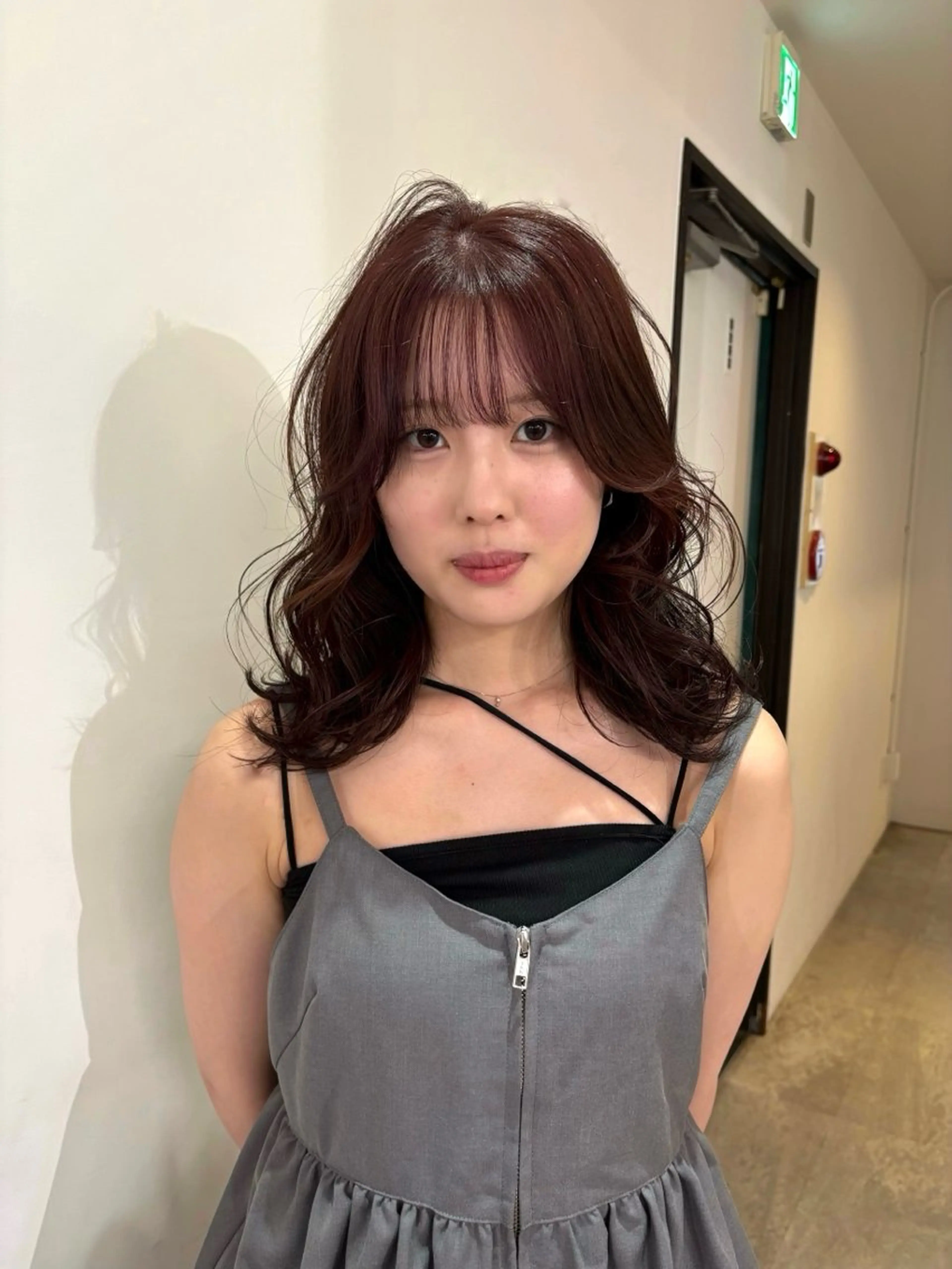 セミロング カラー レッドカラー ヘアカラー Yuna/ブリーチ ベージュ ヘアセットのヘアスタイル