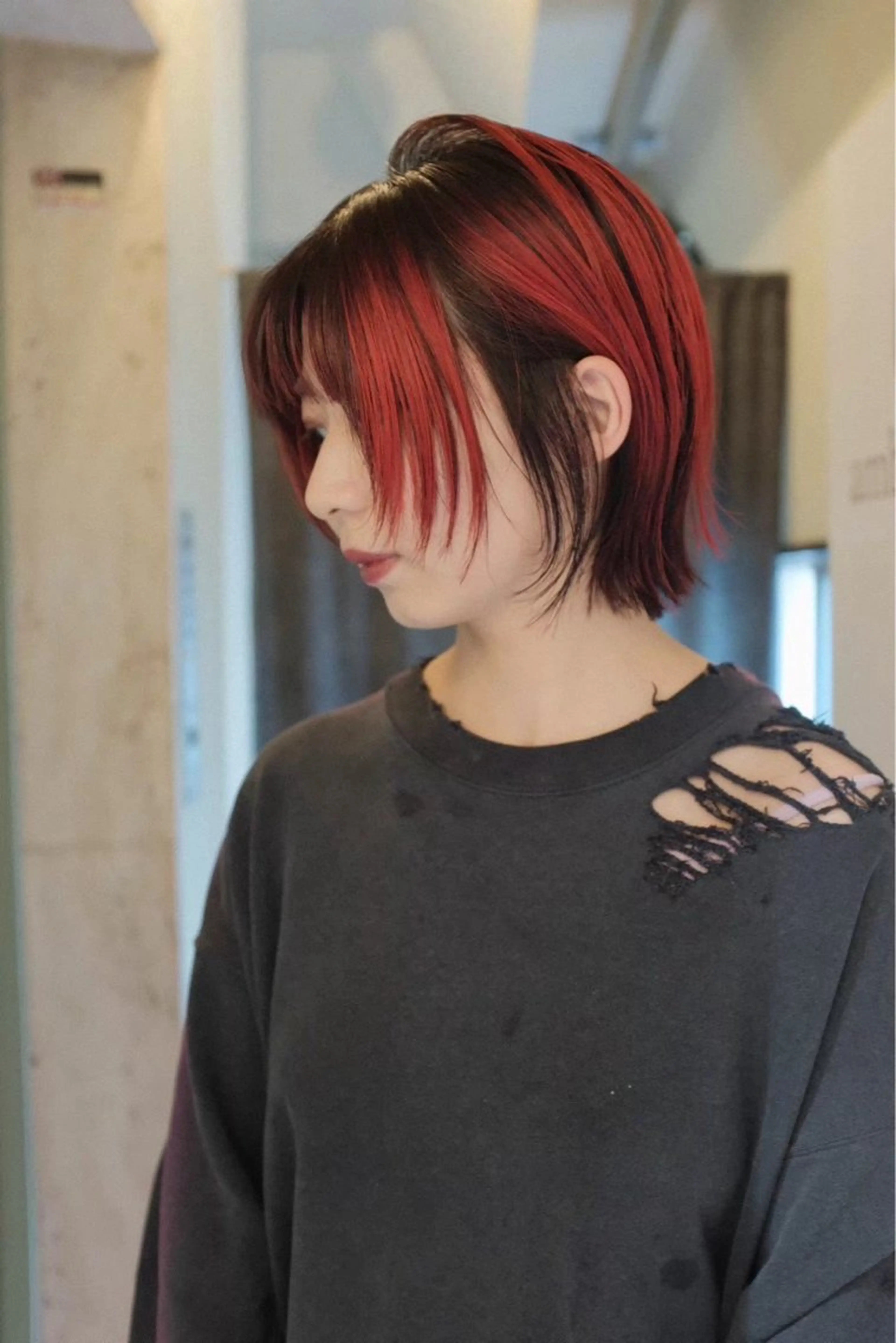 ショート カラー お団子ヘア アッシュ ミストバング ベージュカラー ブルーカラー カット ヘアカラー トリートメント 👑公式👑 Opus hairのヘアスタイル