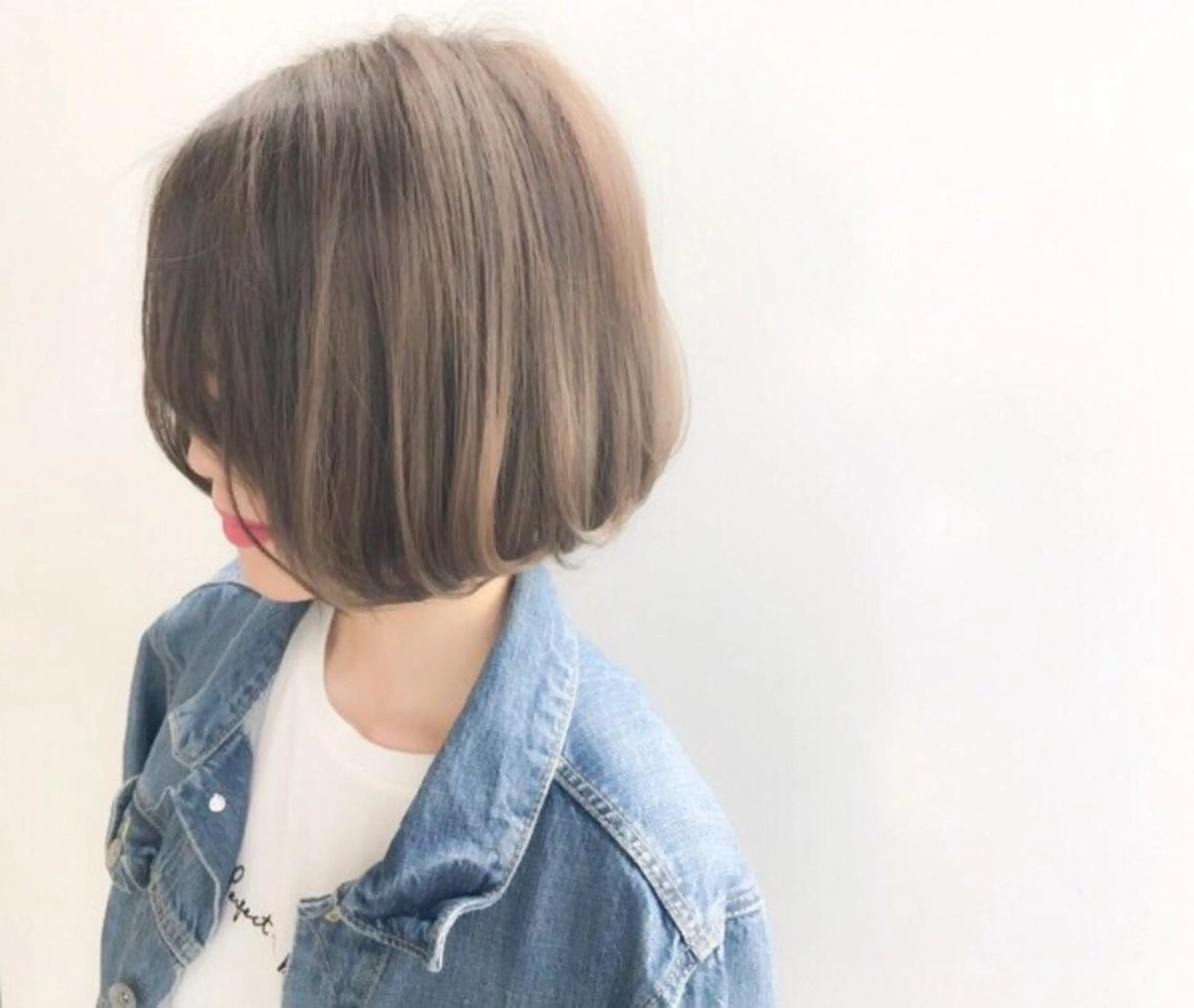 ショート カラー バレイヤージュ ブリーチ ダブルカラー グラデーションカラー ハイライトカラー ヘアカラー hair salon mementoのヘアスタイル