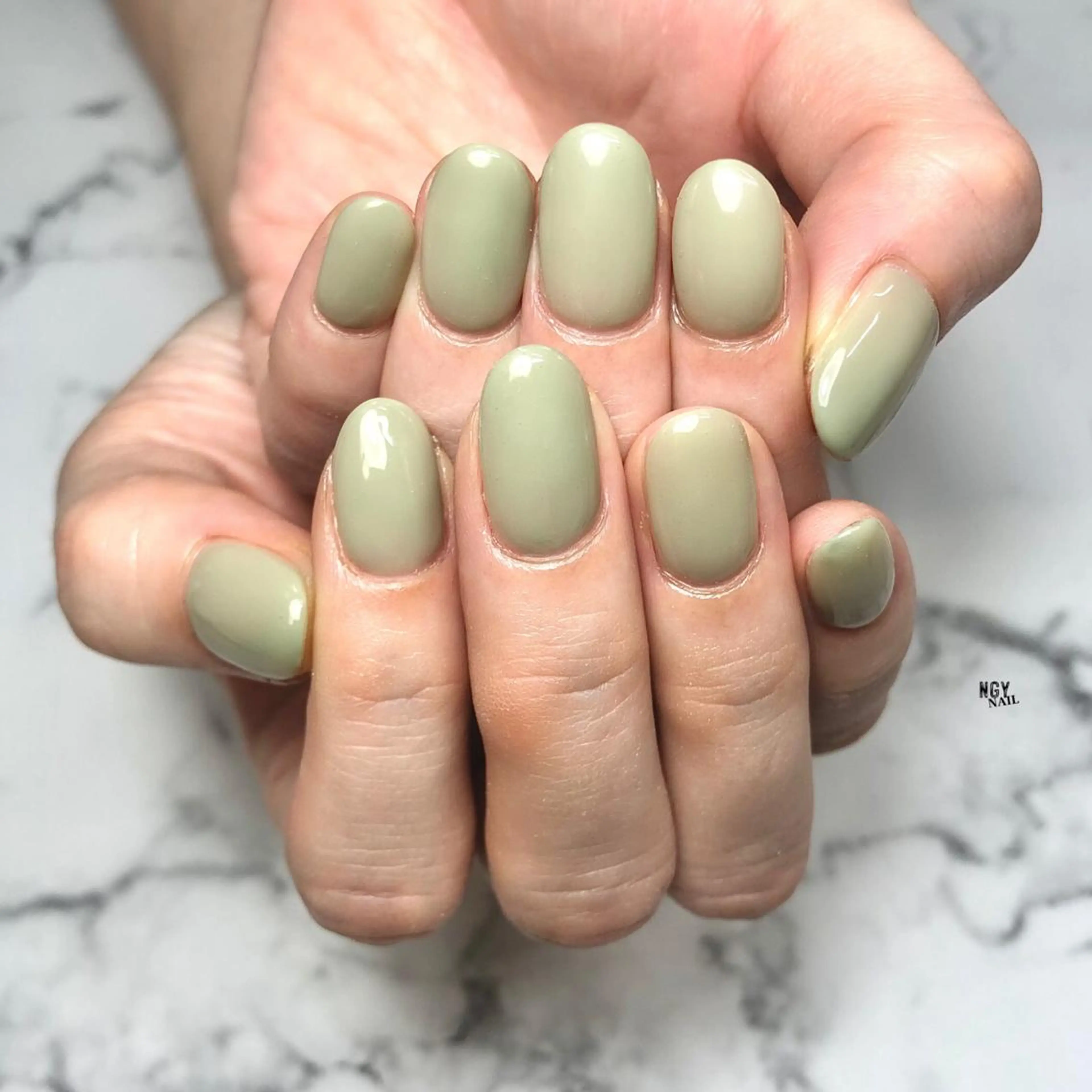 ネイル ジェルネイル グリーン ワンカラーネイル パラジェル パステルネイル ハンドネイル NAIL NOWのネイルデザイン