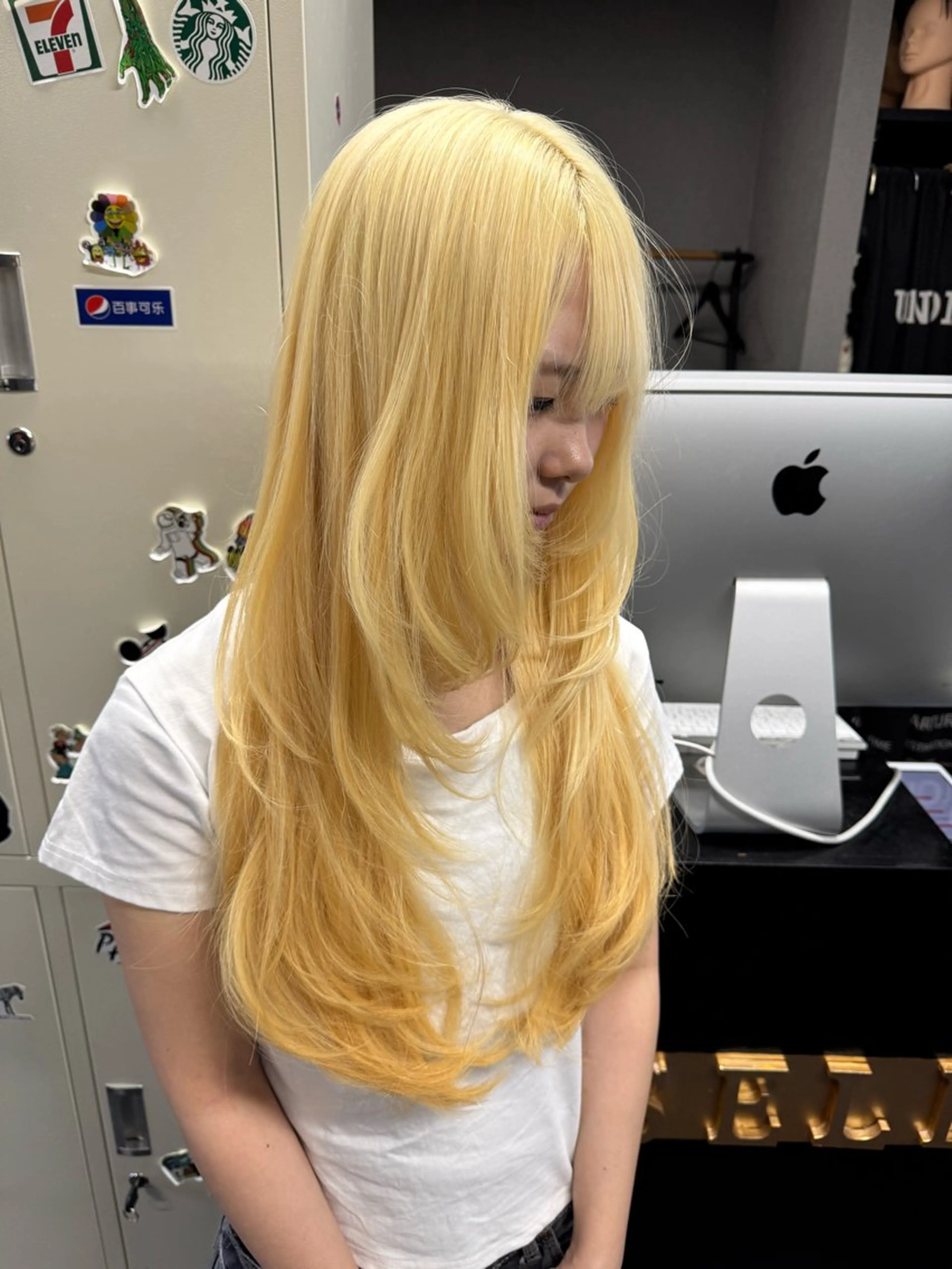 ロング カラー ヘアアレンジ カット ヘアカラー ホワイトカラー/ ピンクベージュにったのヘアスタイル