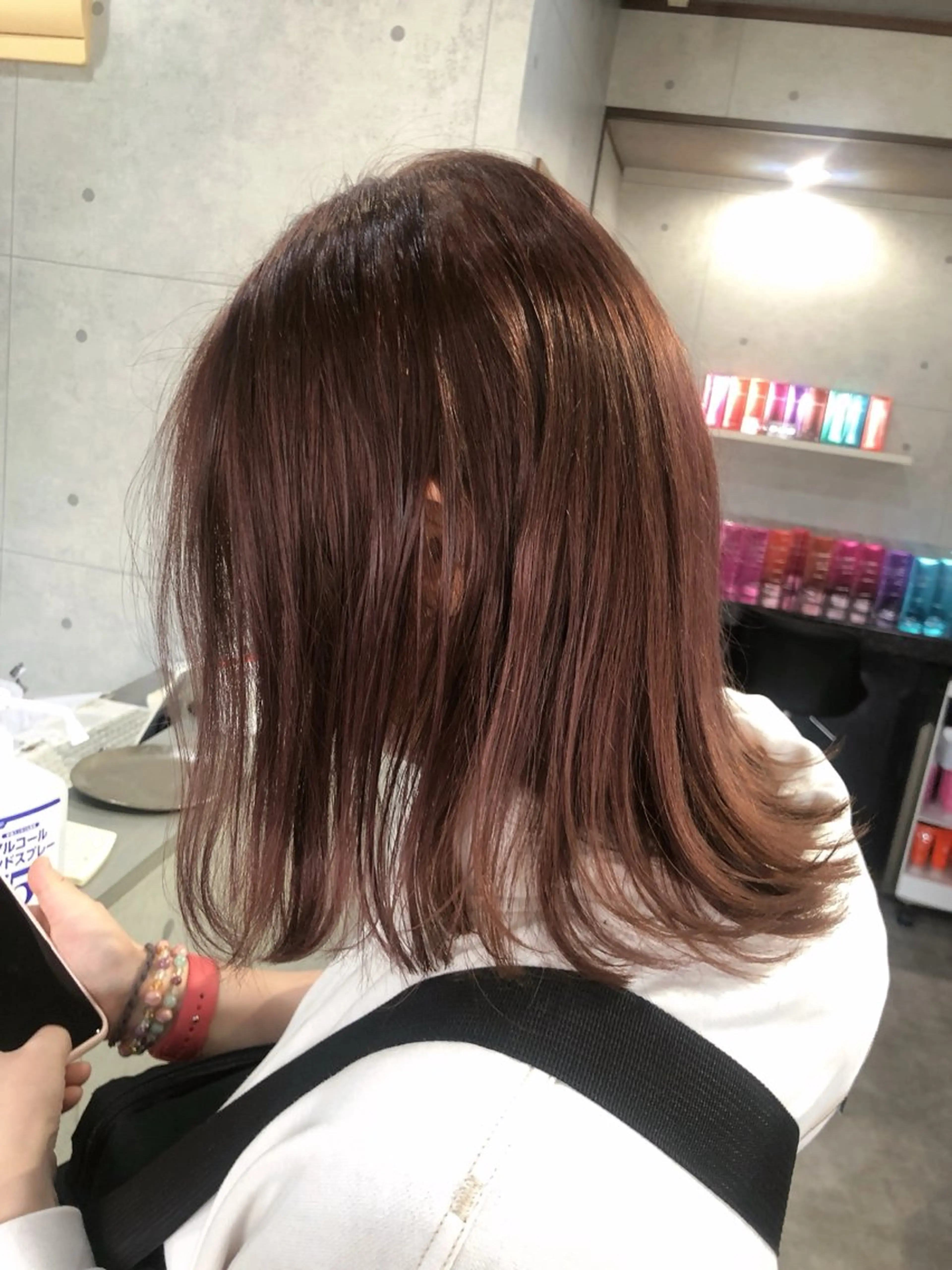 ミディアム ボブ くびれヘア くせ毛 切りっぱなしロブ 小顔カット カット ヘアカラー REVE所属・REVE 【外国人風カラー】のヘアスタイル