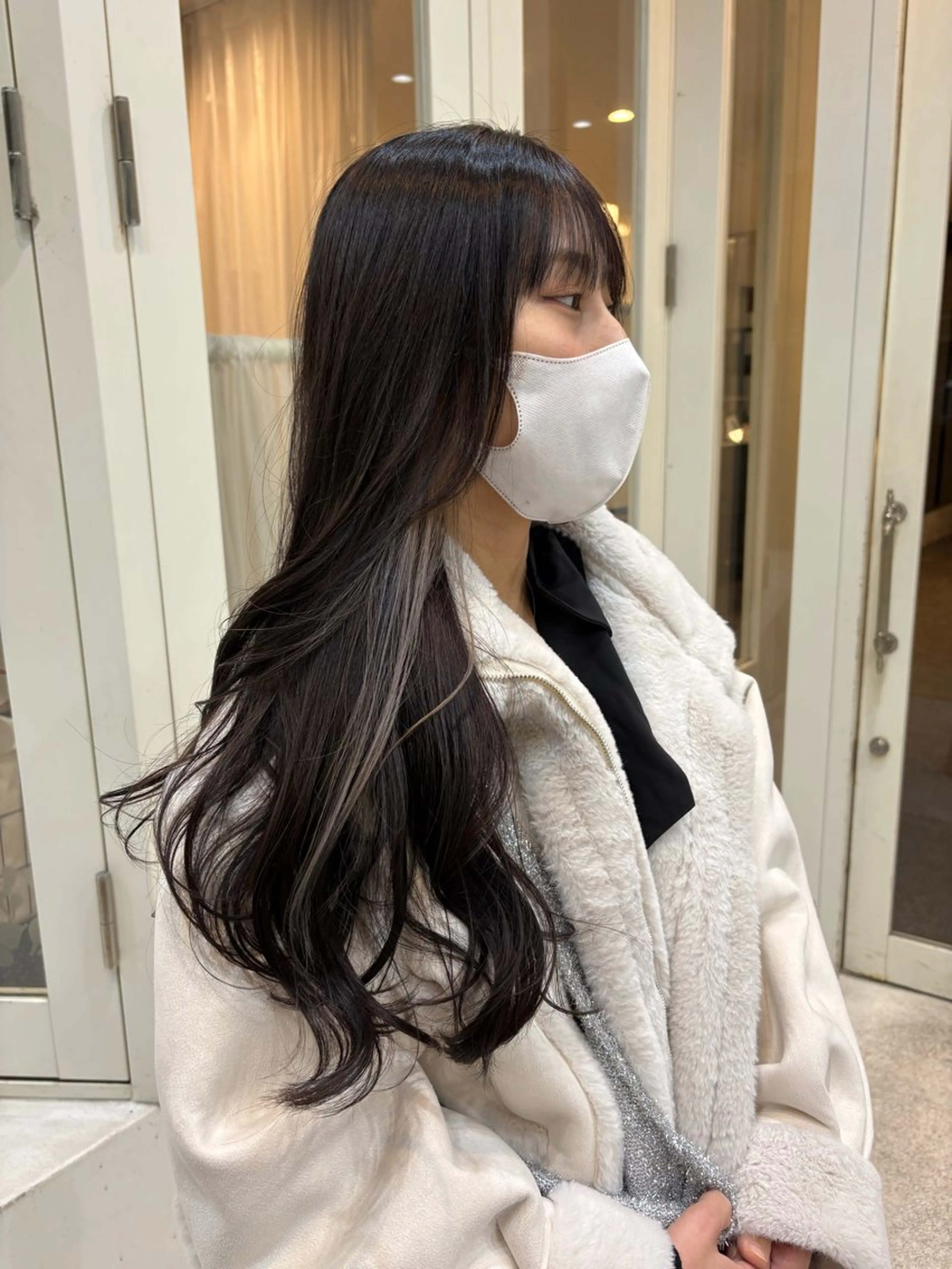 ロング カラー ベージュカラー ブリーチ 透明感カラー イヤリングカラー ココロ🎀/ カットモデル募集中のヘアスタイル