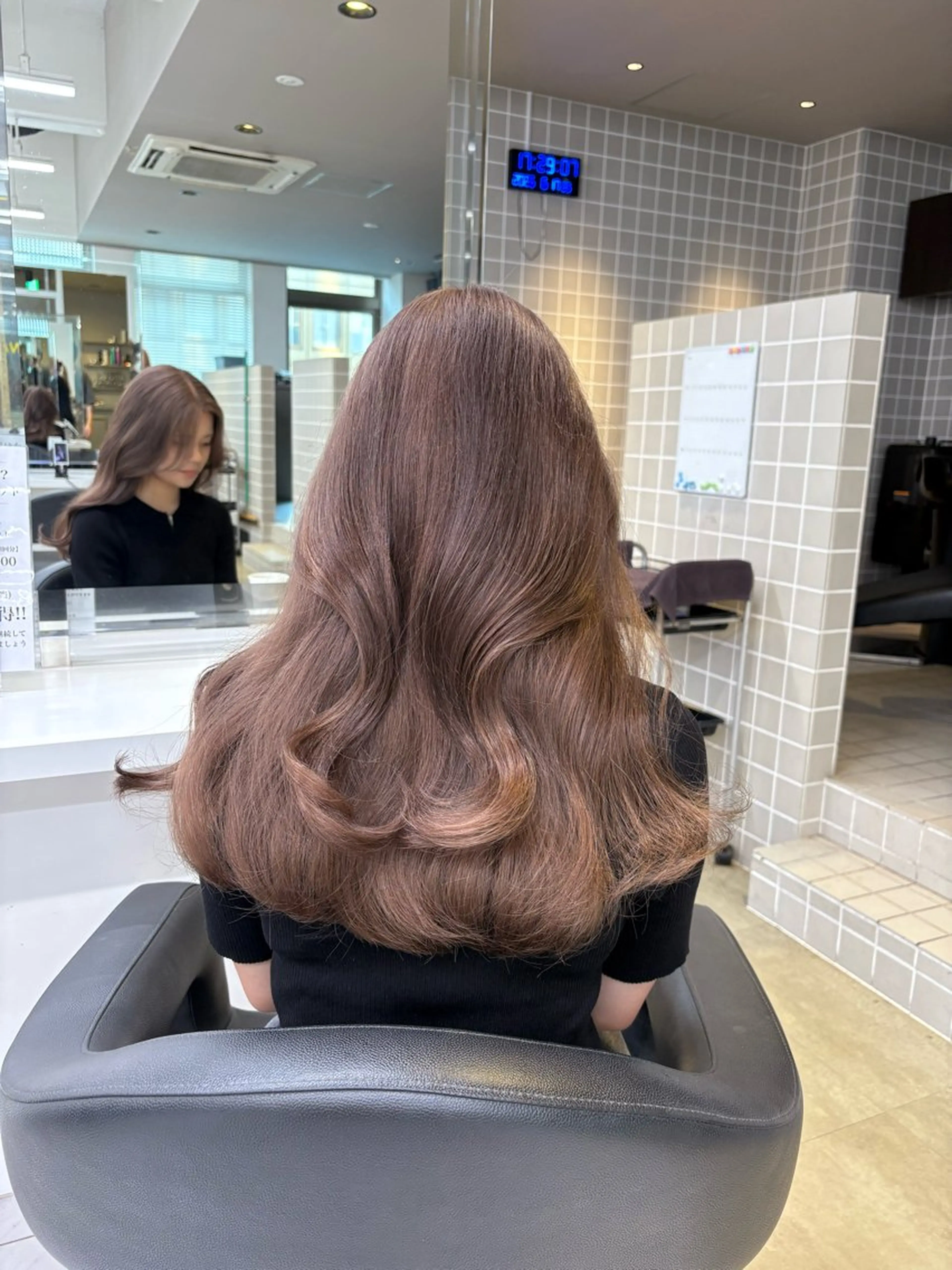 カラー ヘアカラー トリートメント ベージュ／ピンク【く すみカラー】レイヤーのヘアスタイル