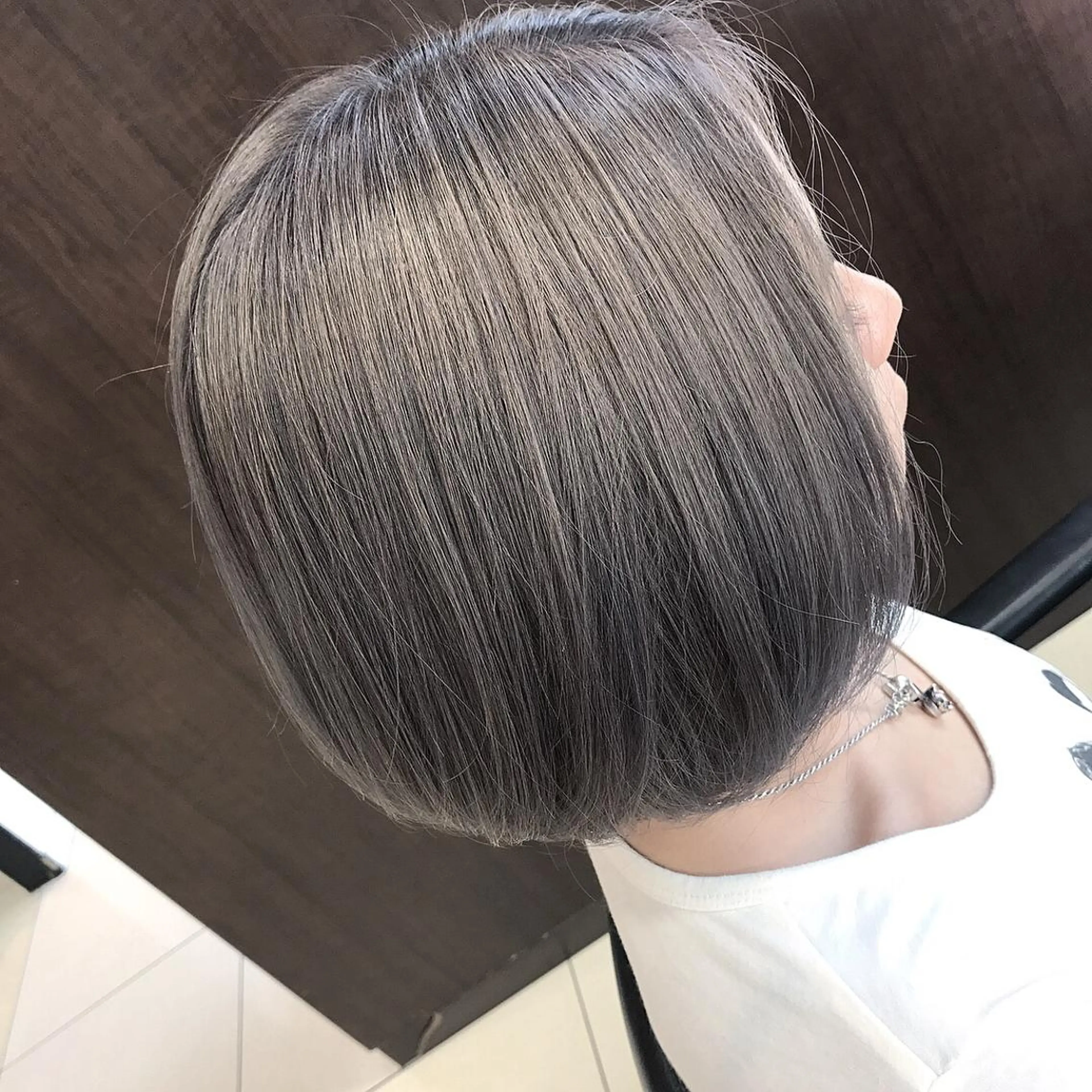ショート カラー ブリーチ ハイトーンカラー ラベンダーカラー シルバー 大久保 隆蔵のヘアスタイル