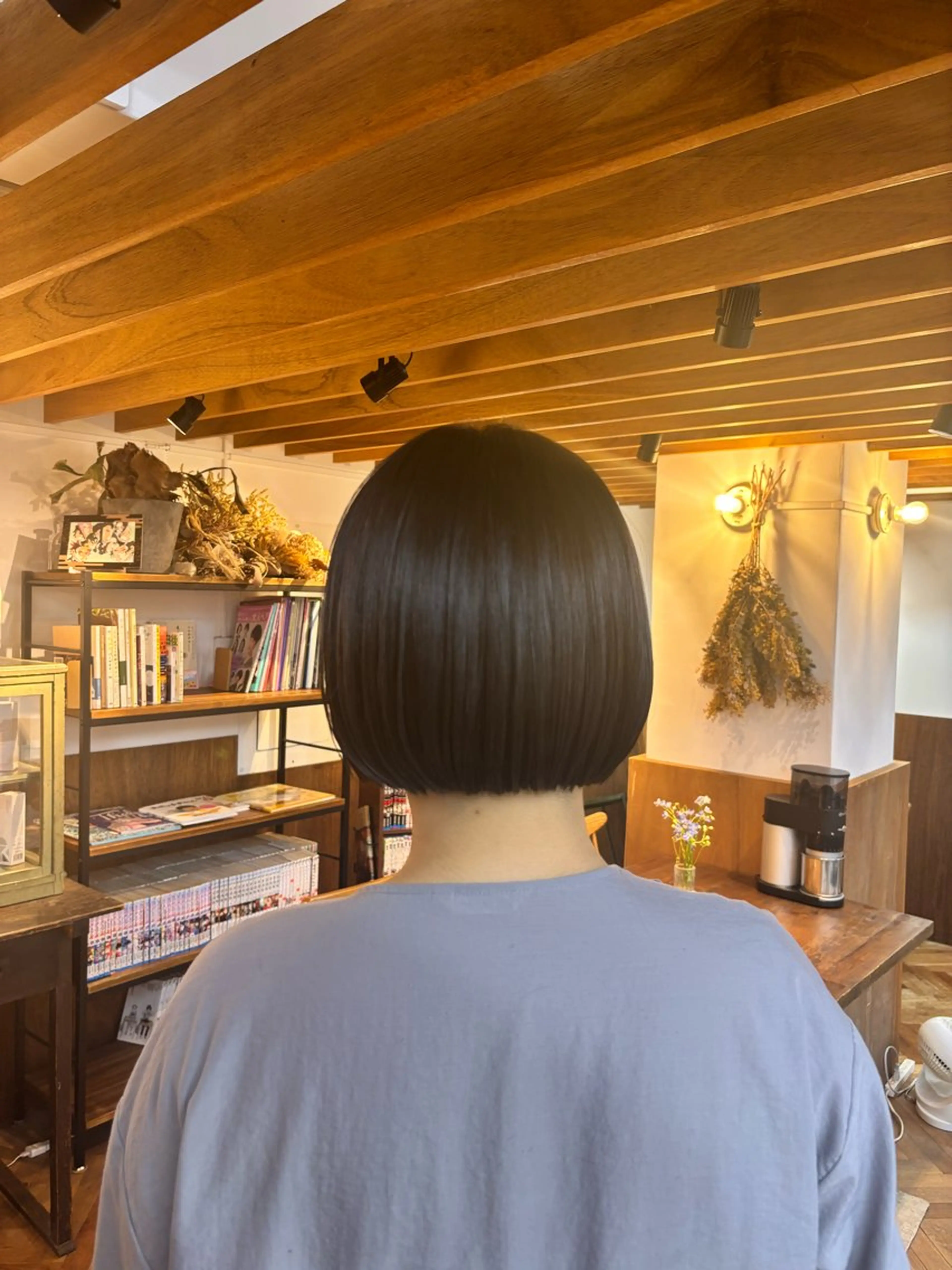 ショート カラー ショートボブ ボブ ショートヘア ihori所属・中村 芽衣那のヘアスタイル