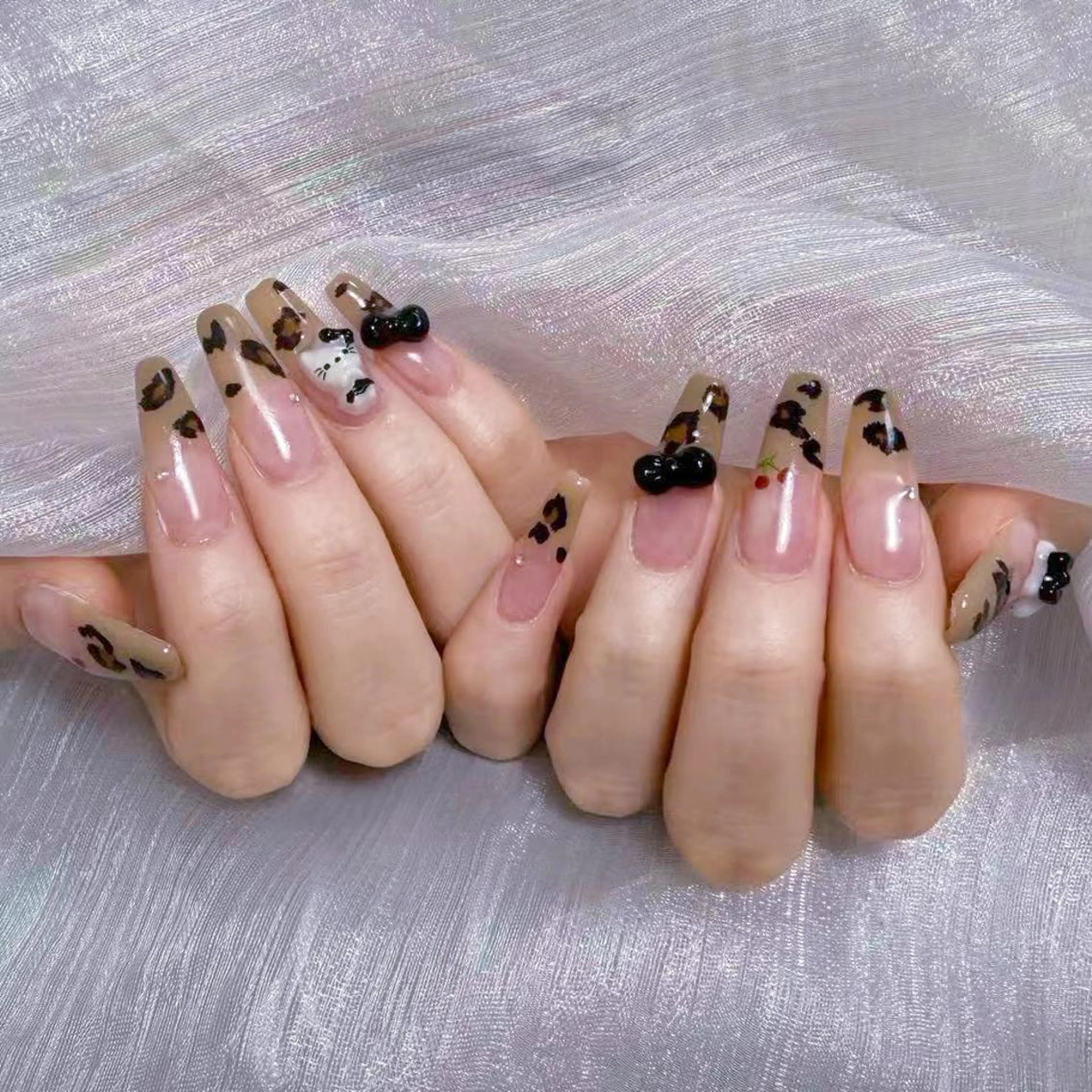 ネイル アートネイル オーロラネイル ガーリー キラキラネイル 韓国ネイル ハンドネイル Diamond NAIL💝のネイルデザイン