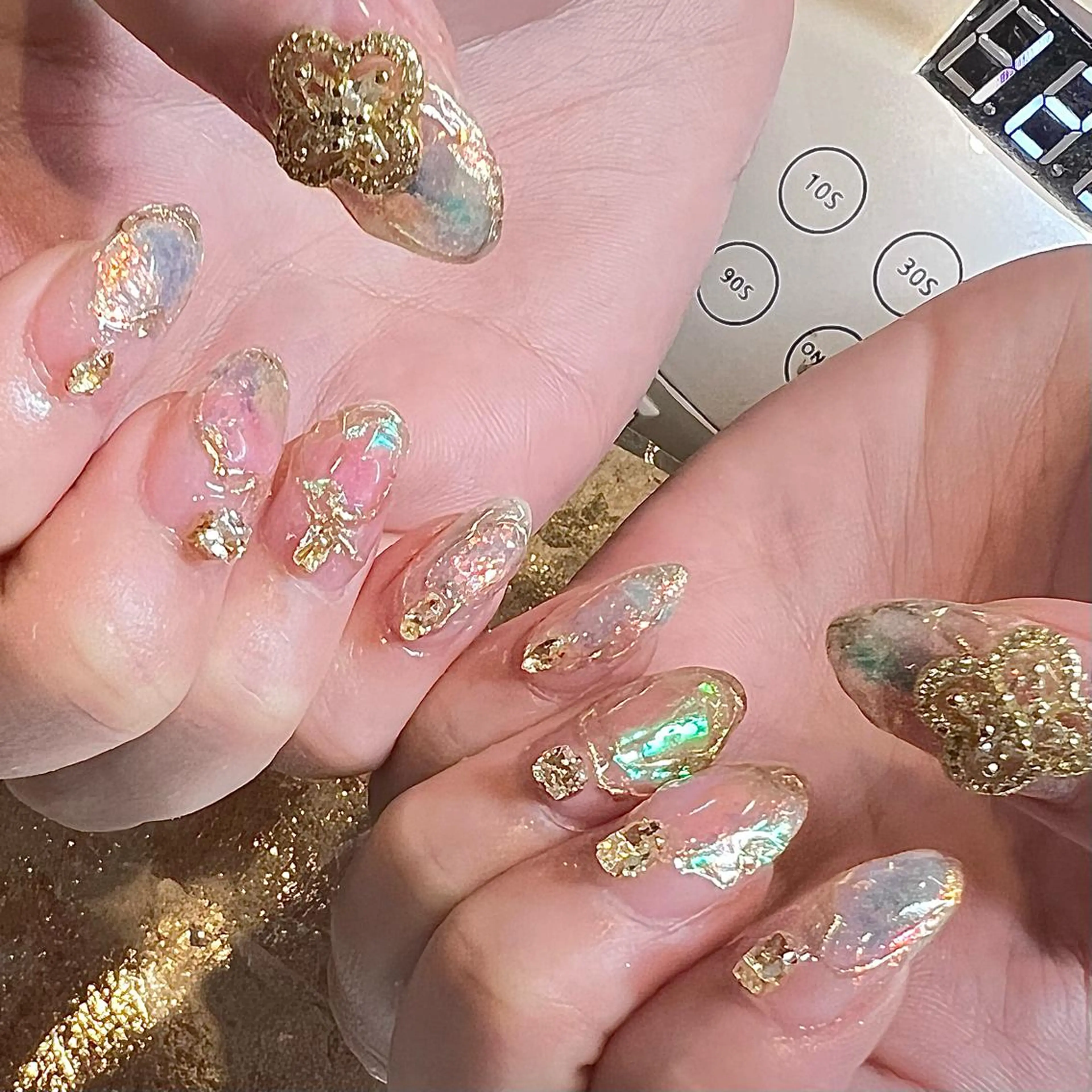 ミディアム ネイル オーロラネイル ミラーネイル ハンドネイル H🌺 NAILのネイルデザイン