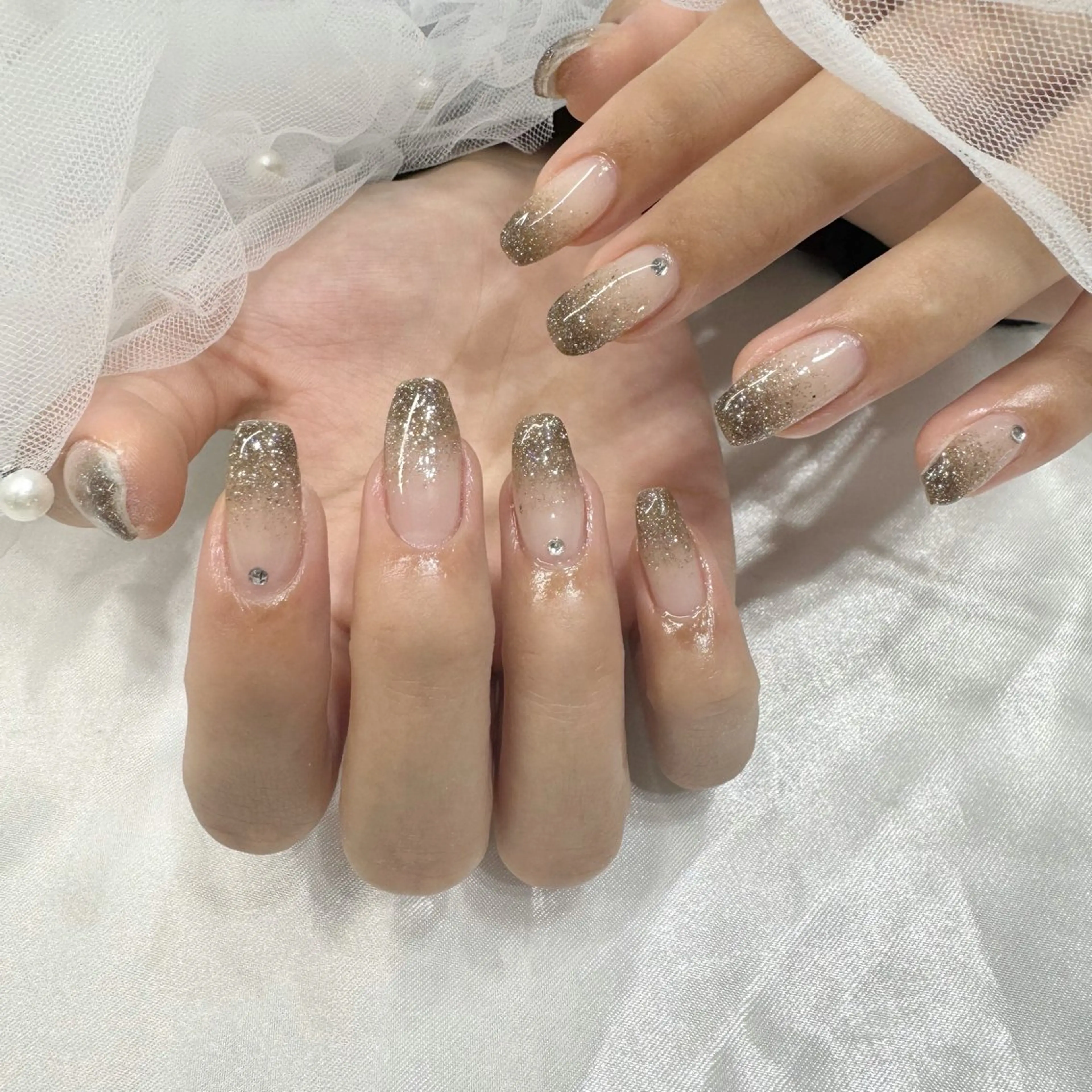 ネイル フラッシュネイル グラデーション ストーンネイル ハンドネイル 💫fein. nail💫のネイルデザイン
