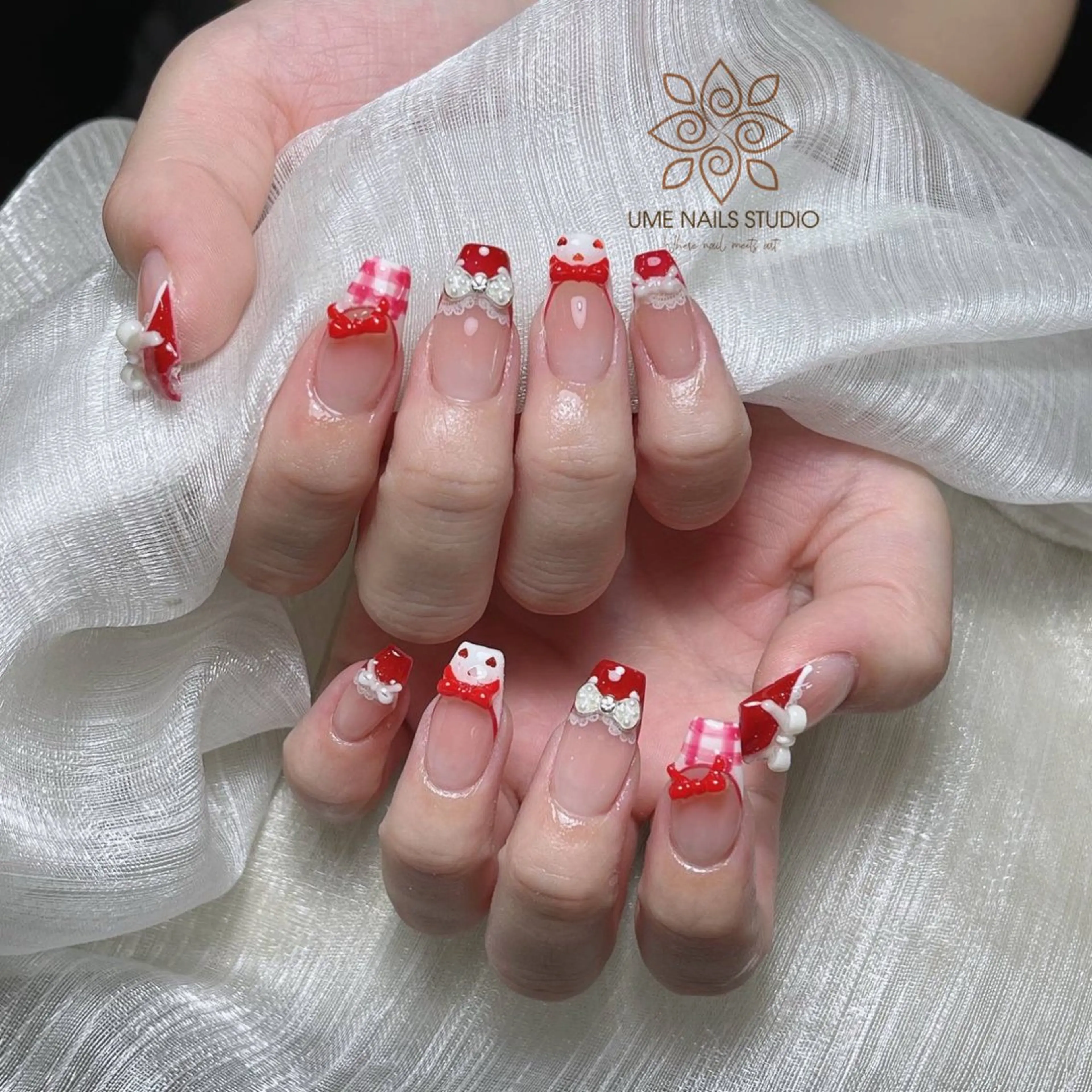 ネイル チークネイル クリアネイル ガーリー キラキラネイル 韓国ネイル ハンドネイル Ume Nail Studioのネイルデザイン