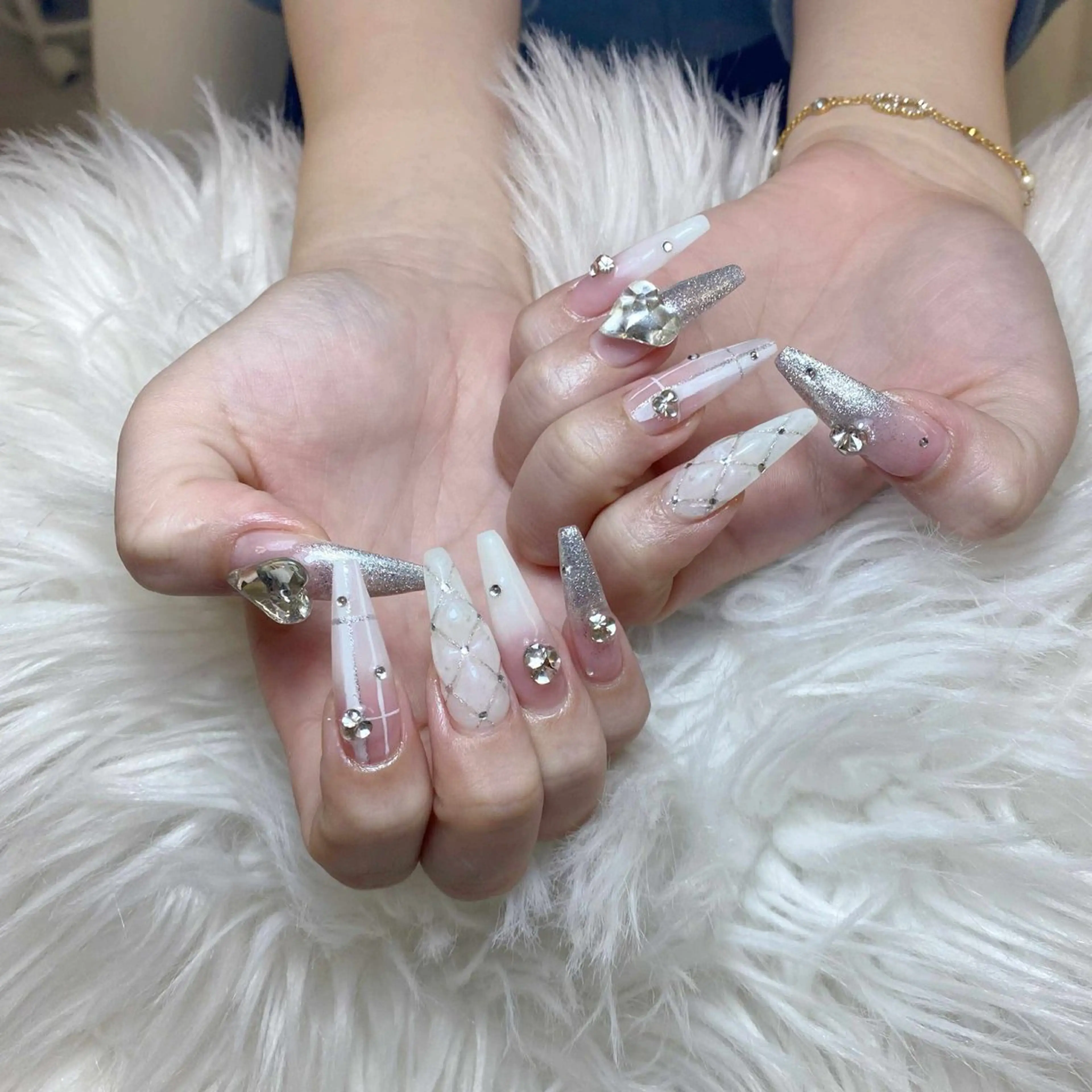 ネイル ハンドネイル ゴテゴテネイルサロン所属・ゴテゴテ ネイルのネイルデザイン