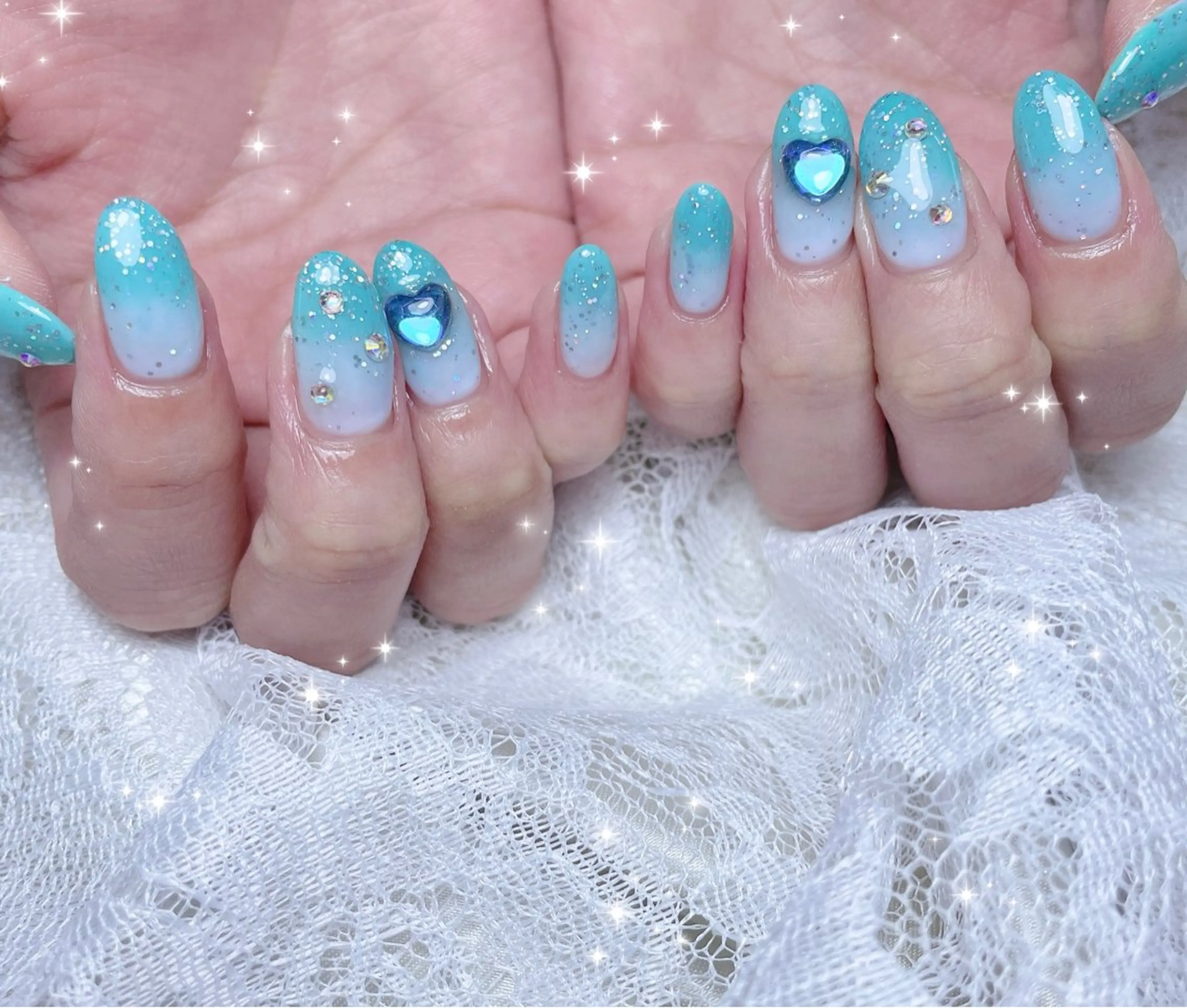 ネイル グラデーション キラキラネイル ハンドネイル FLARE NAIL フレアネイルのネイルデザイン