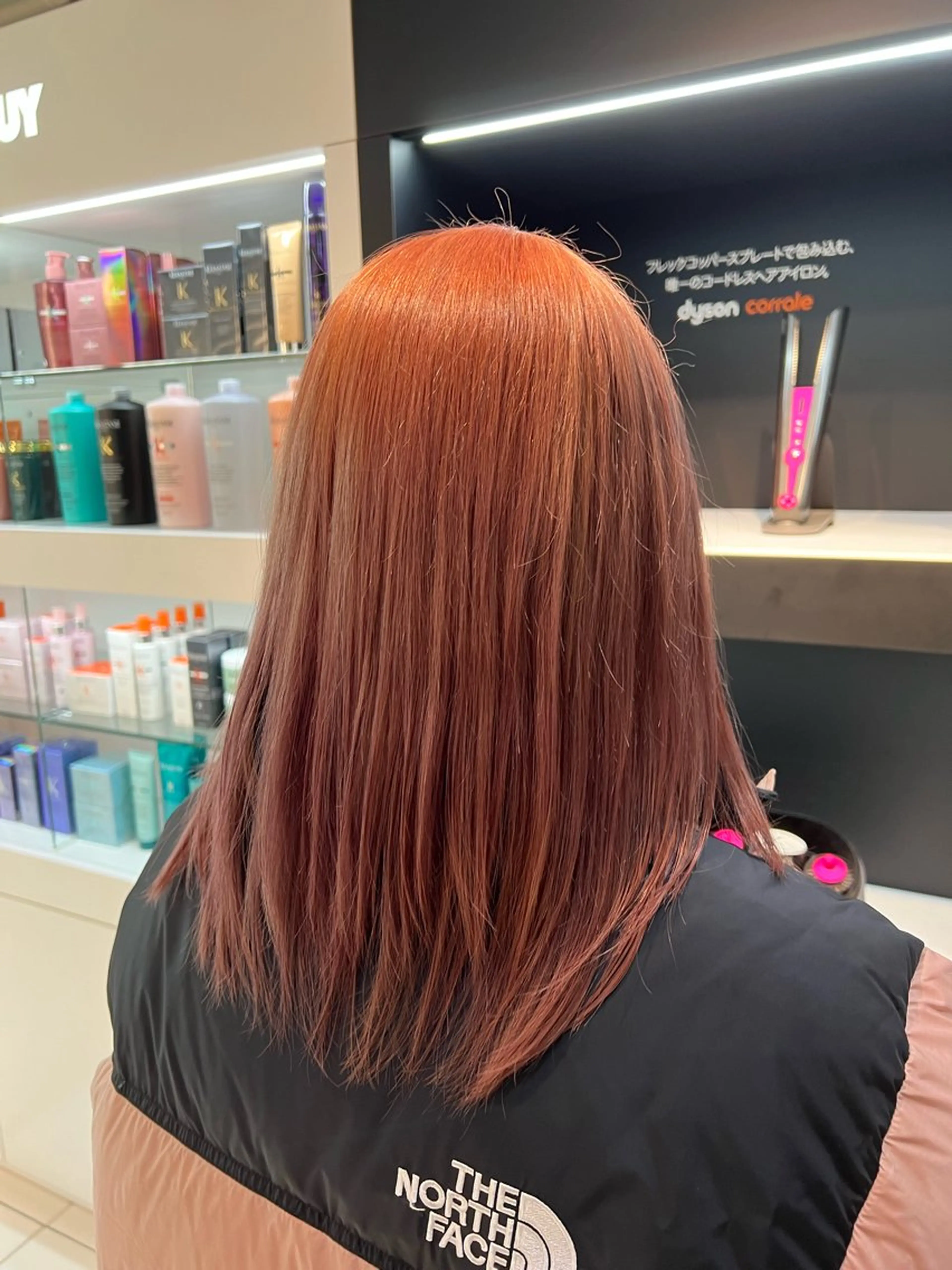 セミロング カラー ハッタ ミクのヘアスタイル