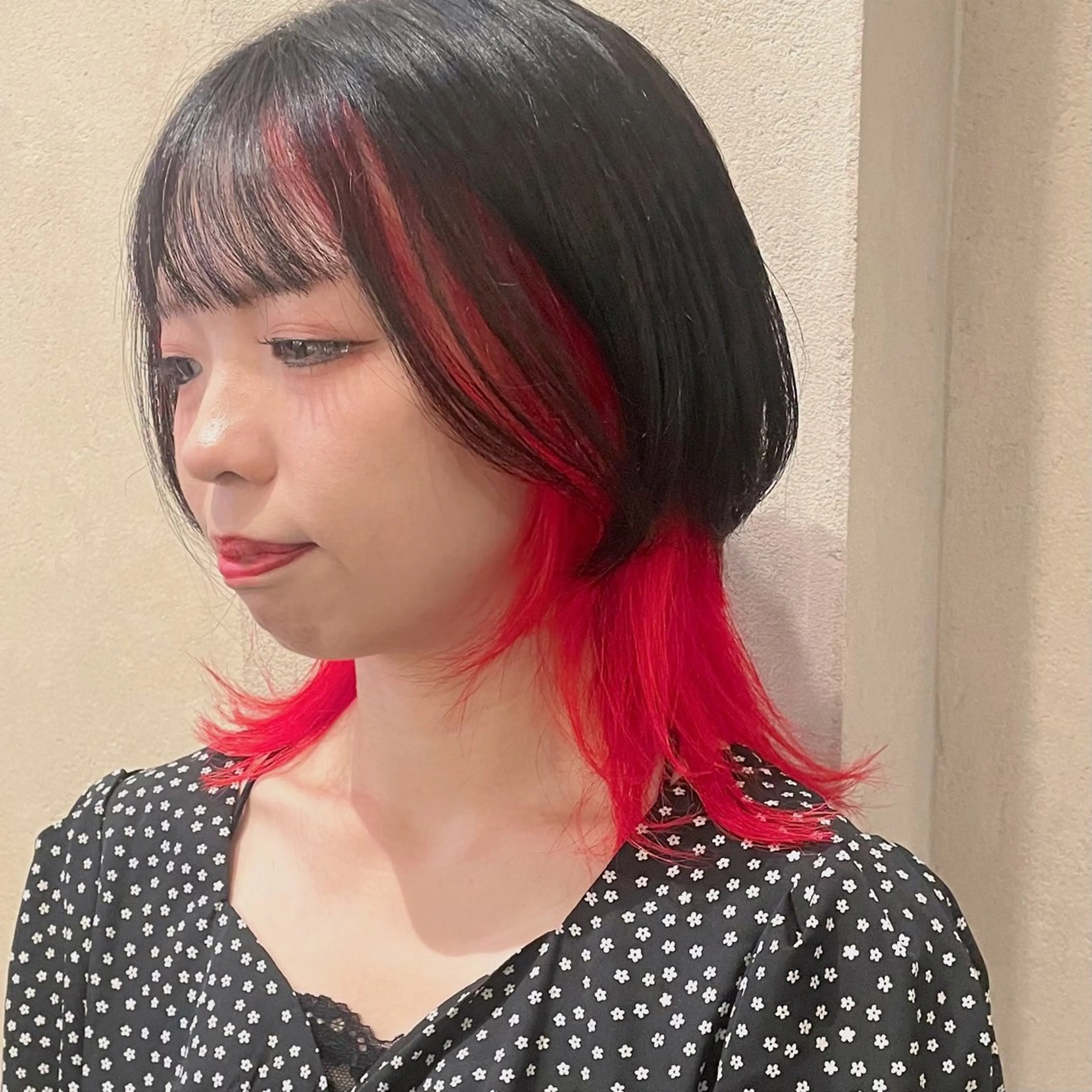 ミディアム カット ヘアカラー roost 優のヘアスタイル