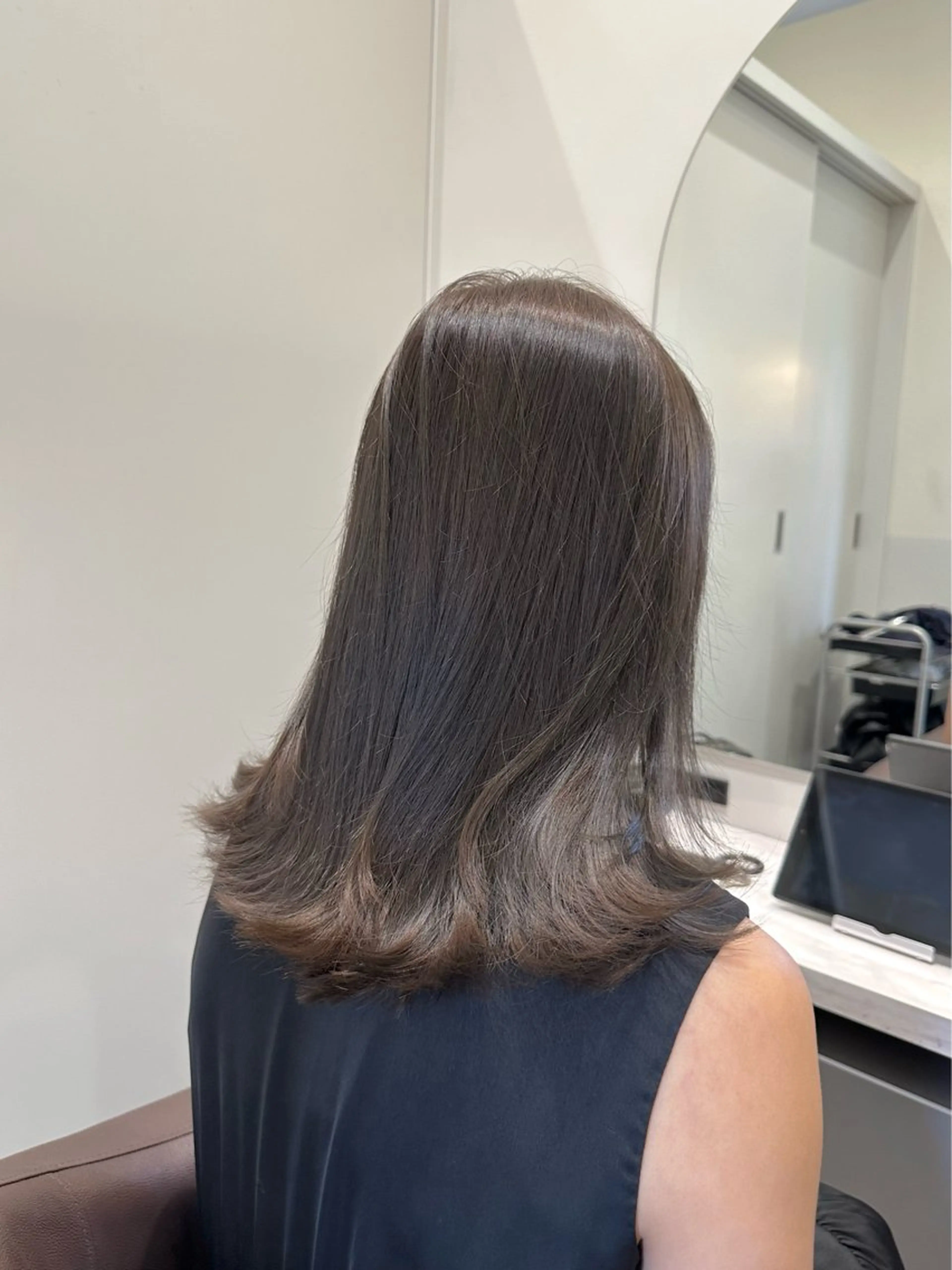 ミディアム カラー ブリーチ グレージュ ブリーチなしカラー LUMO所属・矢野 晃平のヘアスタイル