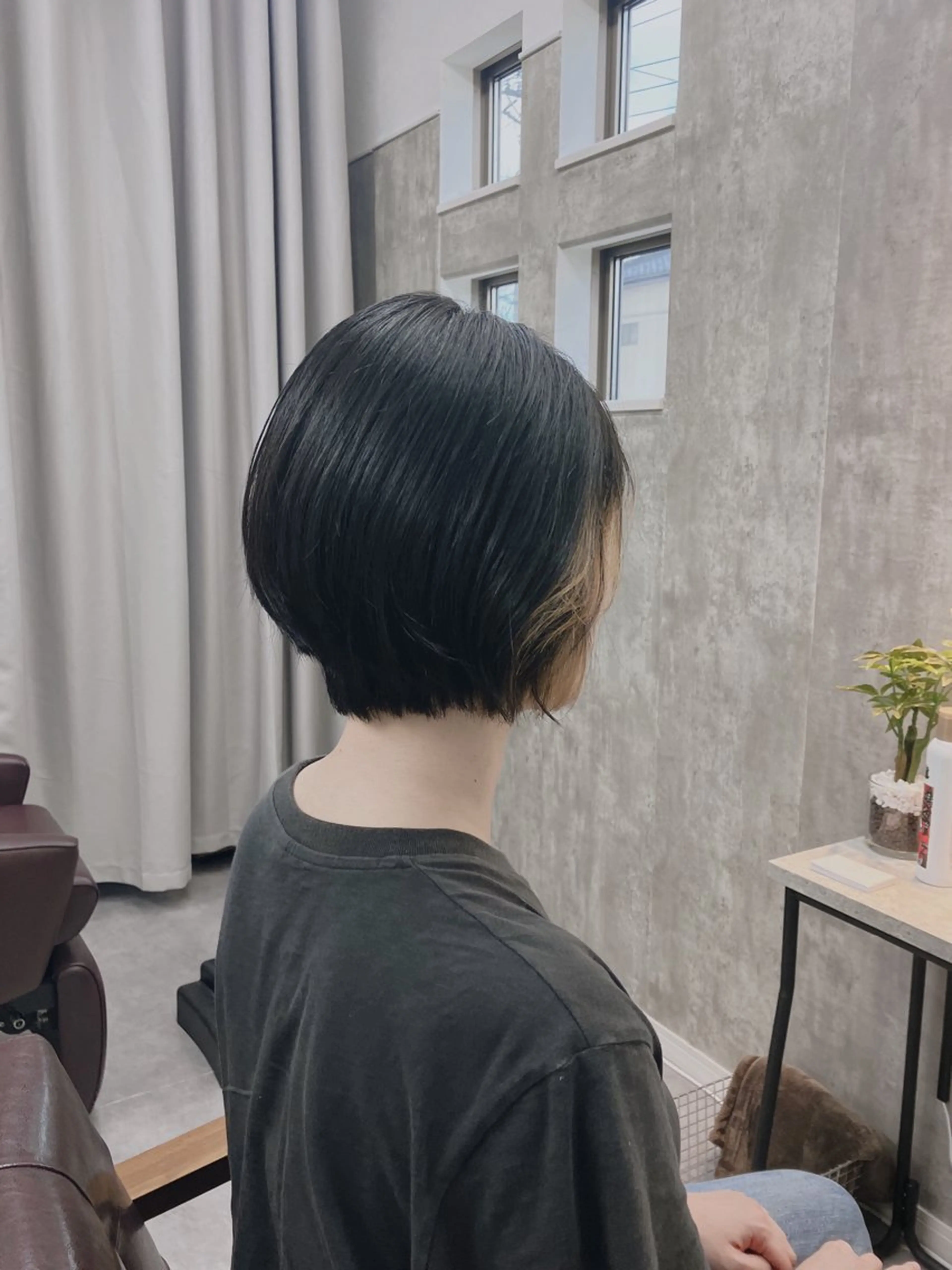 ショート カラー ハイライトカラー ボブ 顔周りカット ハイライト 韓国風ヘア 美容室IKKI所属・1席のみの 美容室IKKIのヘアスタイル