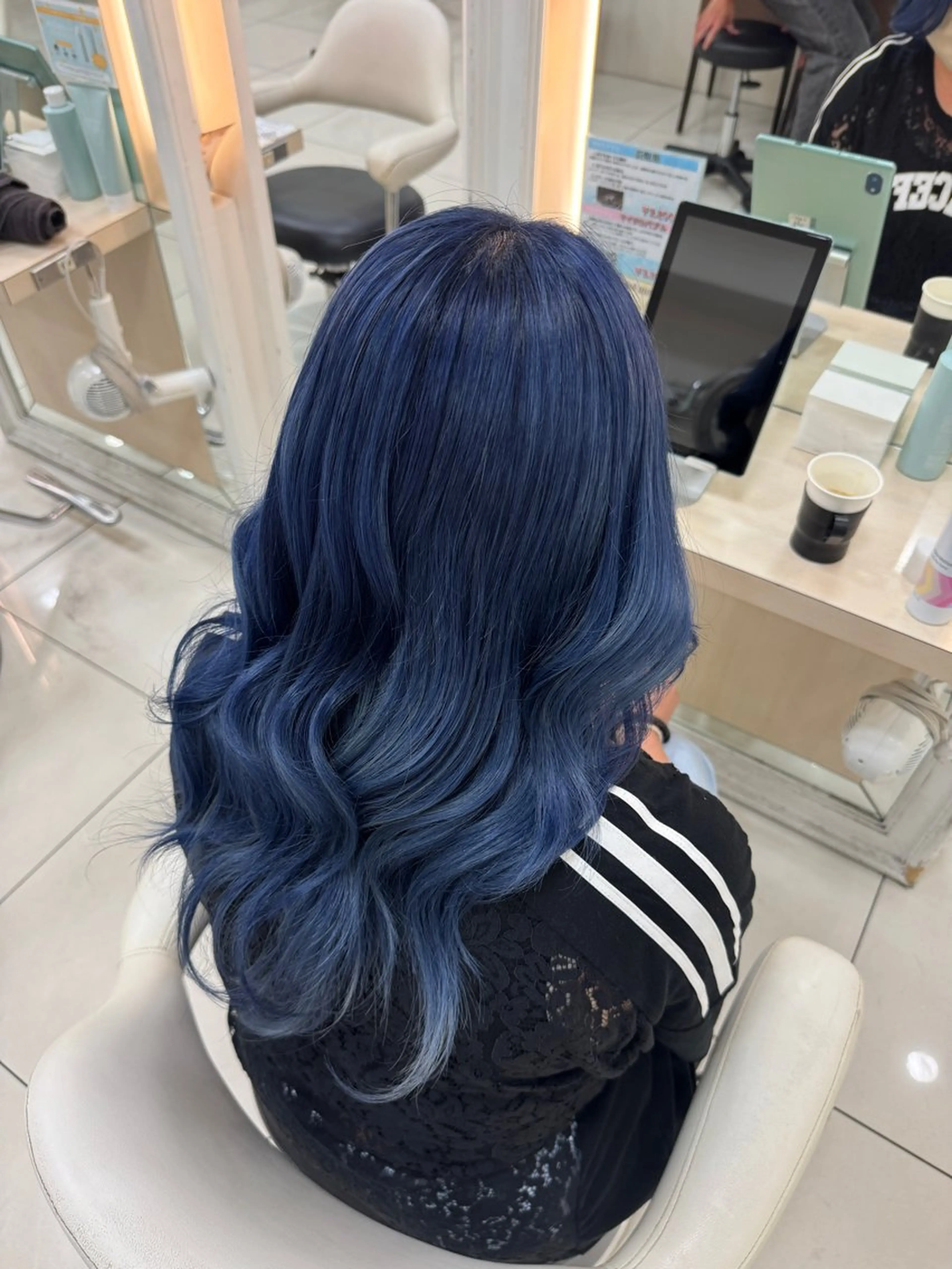 ロング カラー ヘアカラー トリートメント tomona 𝜗𝜚のヘアスタイル