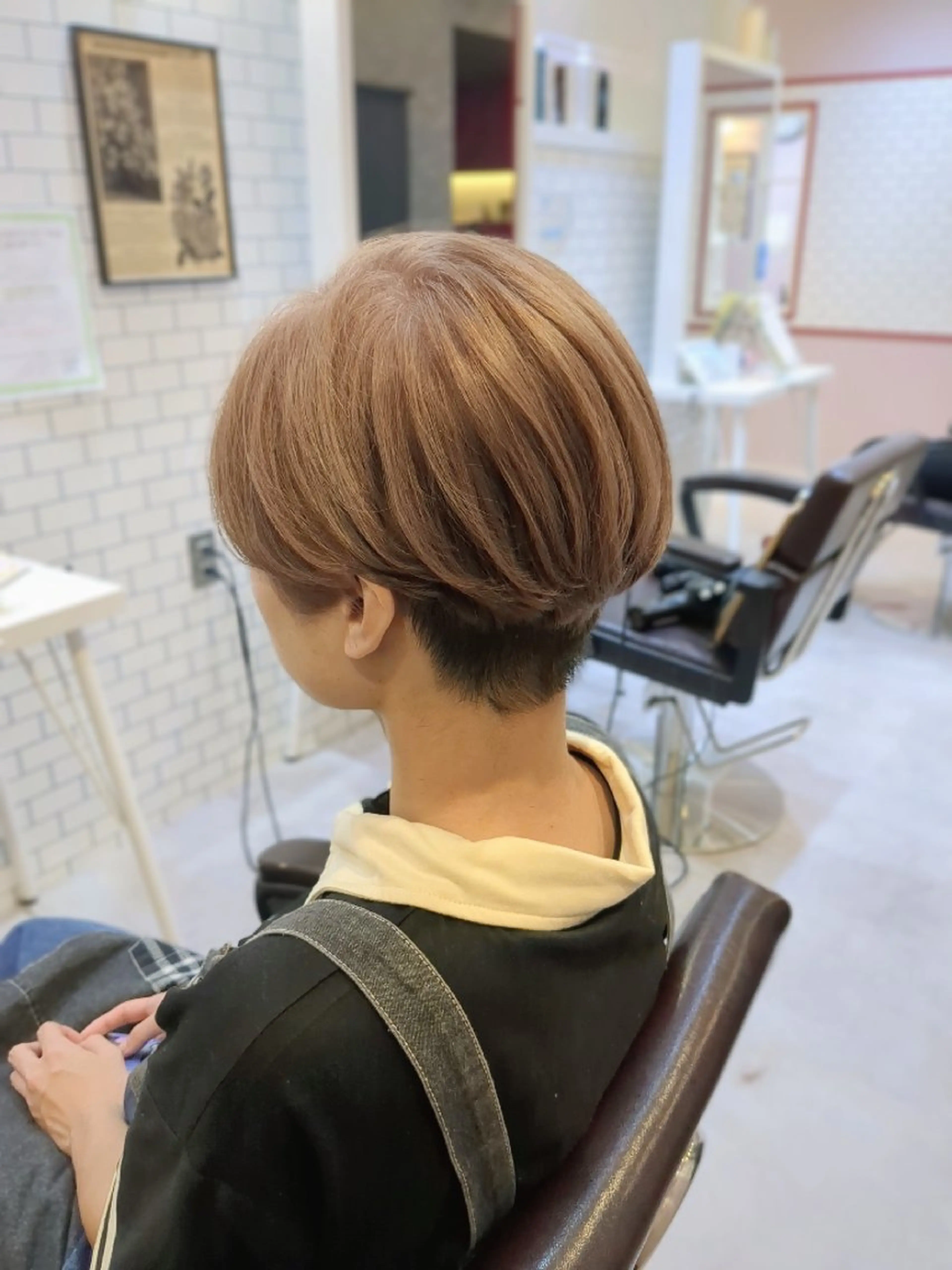 ショート カラー ベージュカラー ブリーチ ミルクティーベージュ ショートヘア アグヘアーヴィズ 永山店所属・菅原 涼のヘアスタイル