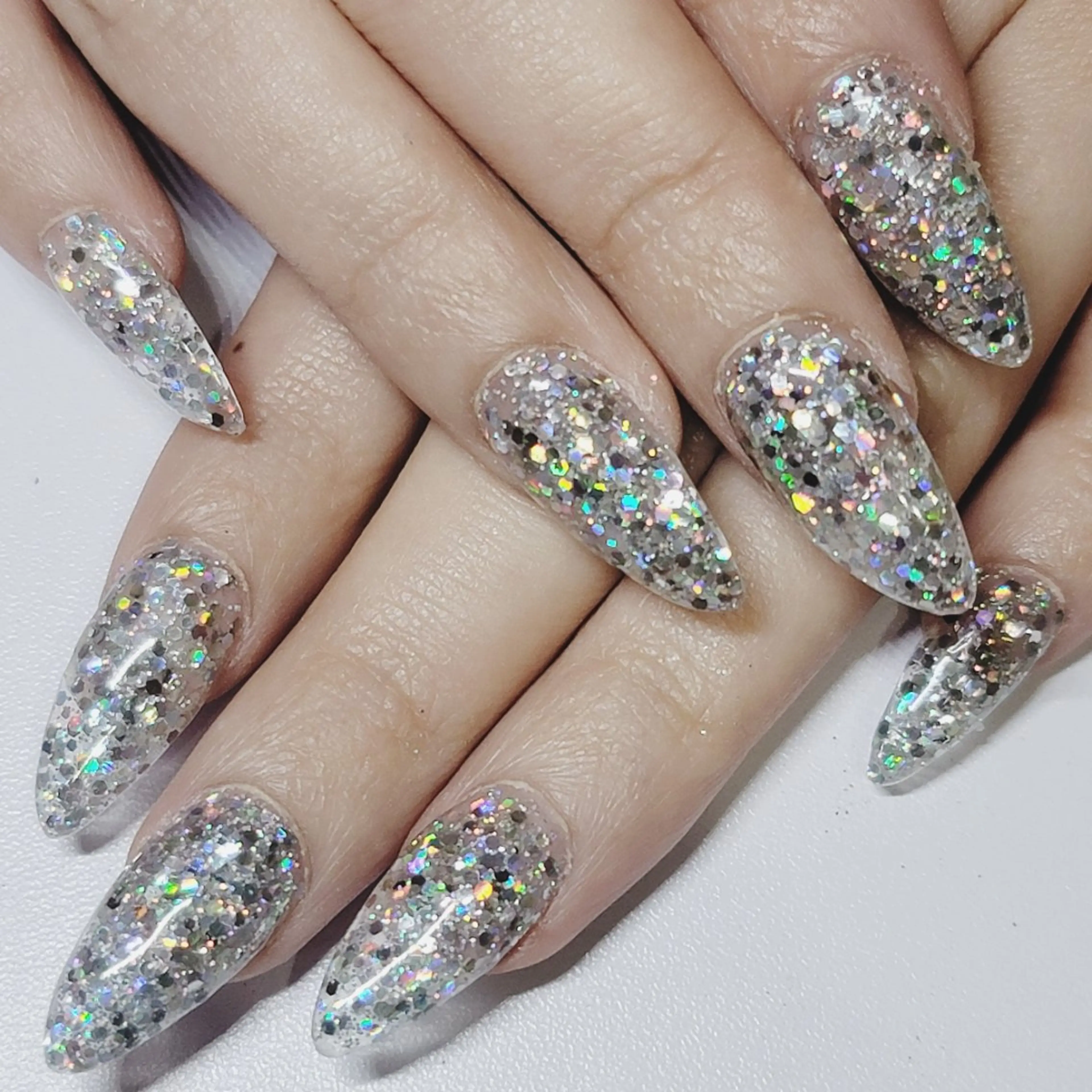 ネイル オーロラネイル ホログラムネイル ラメ(グリッター) ワンカラーネイル シルバー ハンドネイル よしだ ひろきのネイルデザイン