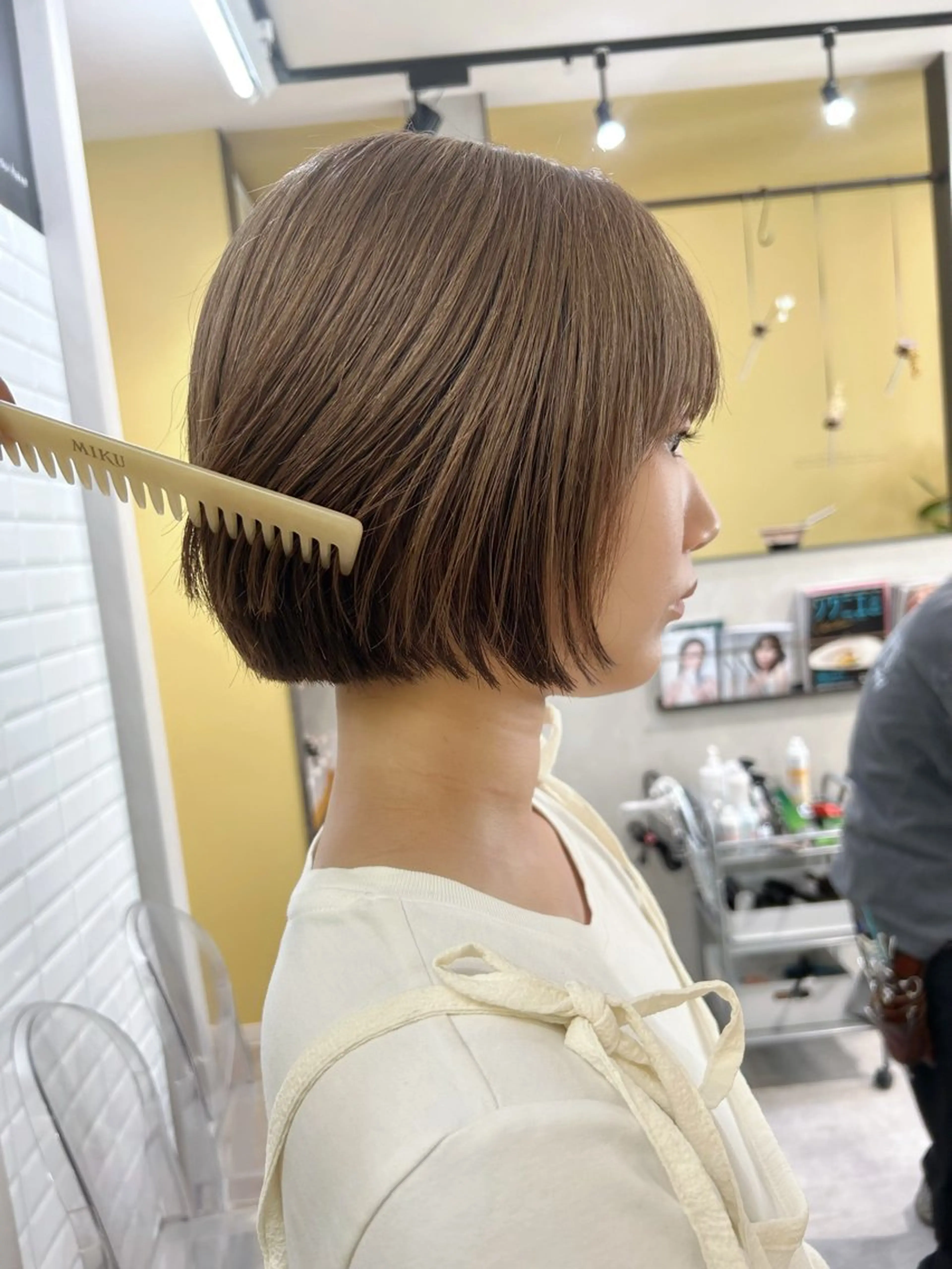 ショート カラー ベージュカラー ブリーチ ミルクティーベージュ カット ヘアカラー トリートメント hub hair レイヤー/透明感のヘアスタイル