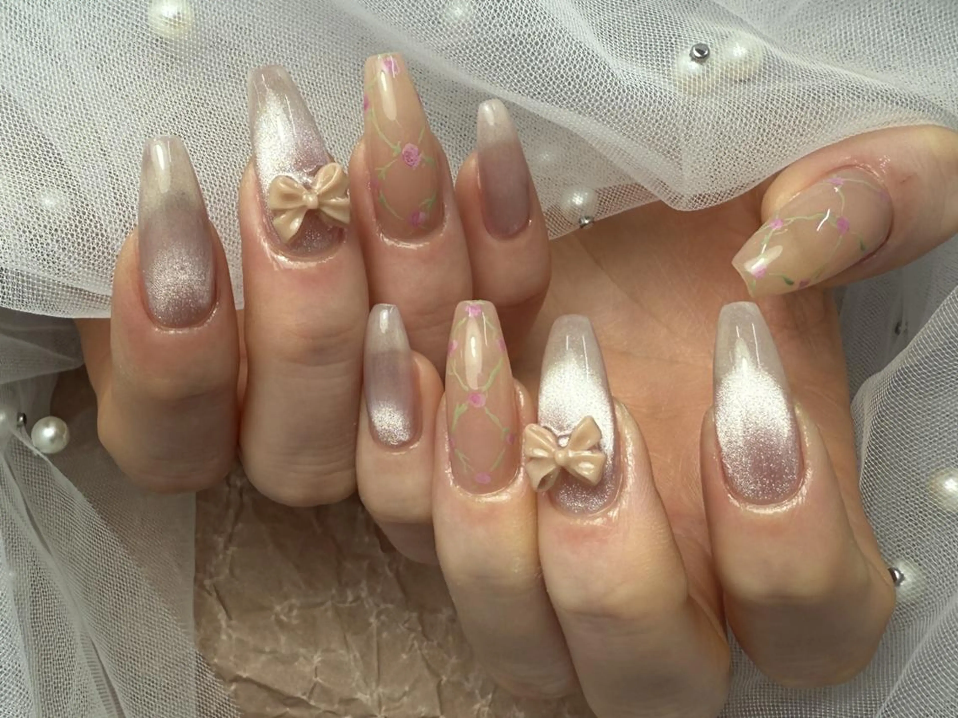 ネイル グラデーション ピンク リボン ホワイト ハンドネイル ToliyDeliy Nail Salonのネイルデザイン