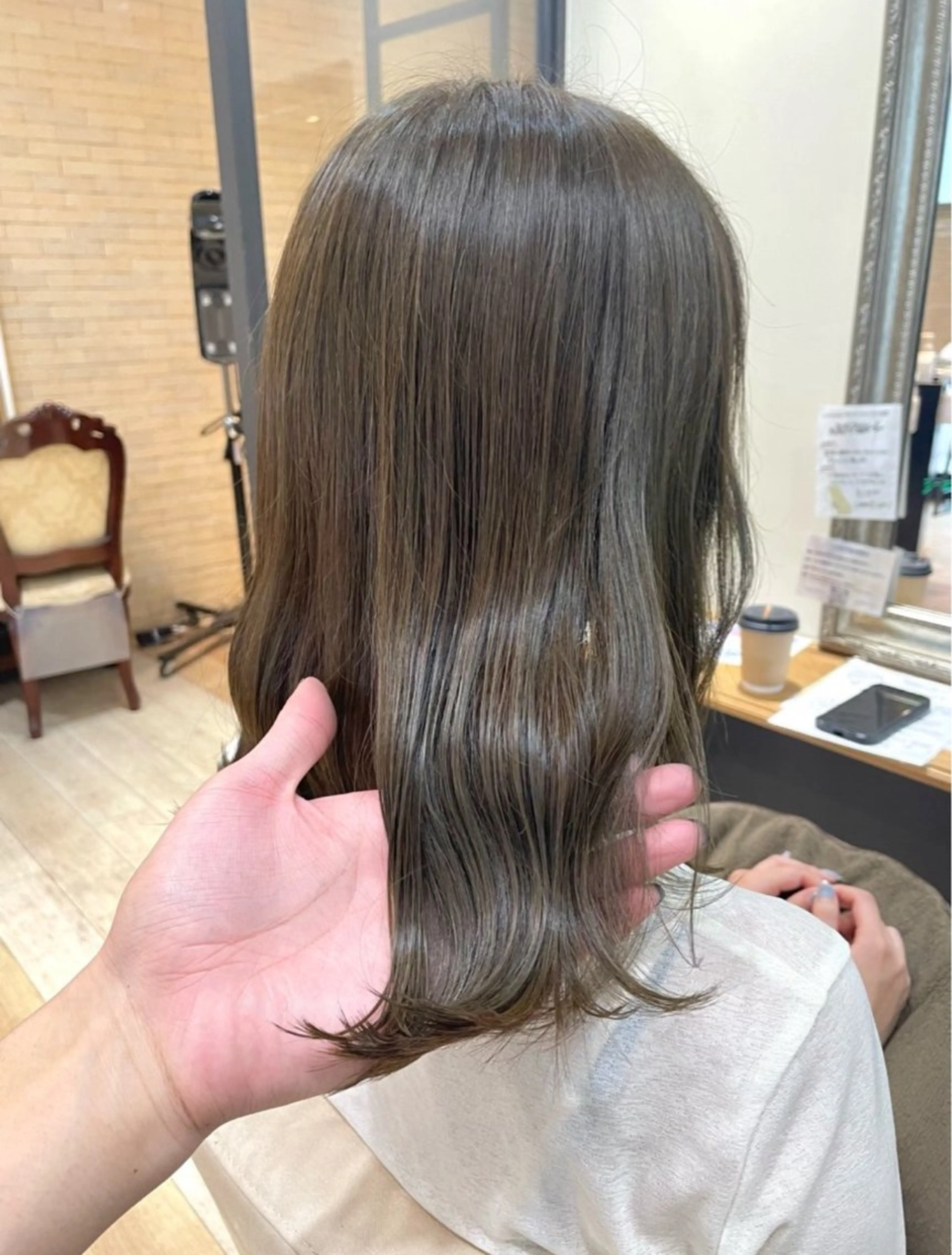 ミディアム カラー 松尾 遥花のヘアスタイル