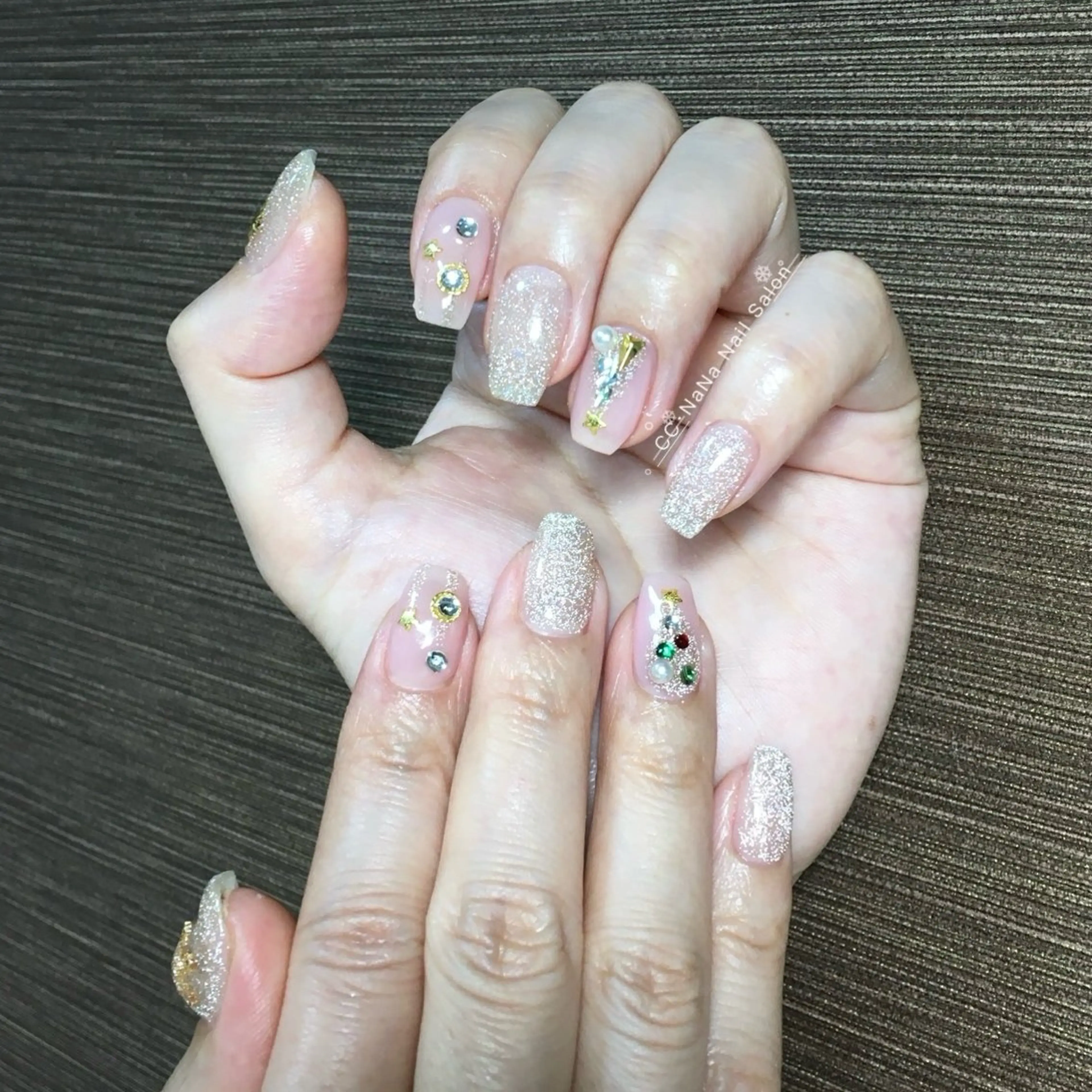 ネイル チークネイル フラッシュネイル ハート キラキラネイル 韓国ネイル ハンドネイル 💎CC・NaNa 韓国風ネイル🌙のネイルデザイン