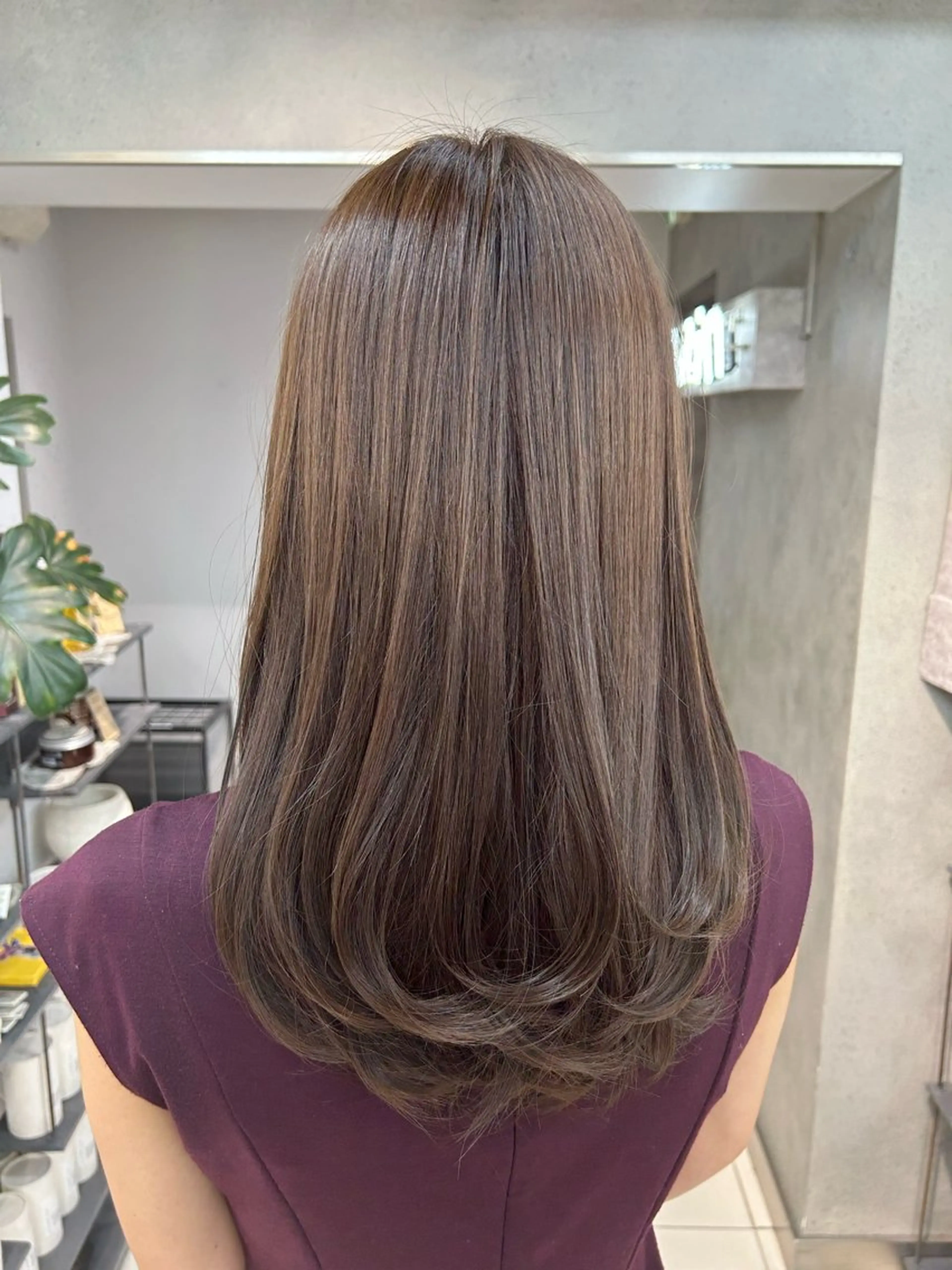 セミロング vain(ヴェイン)所属・レイヤー艶 カラー/kougaのヘアスタイル