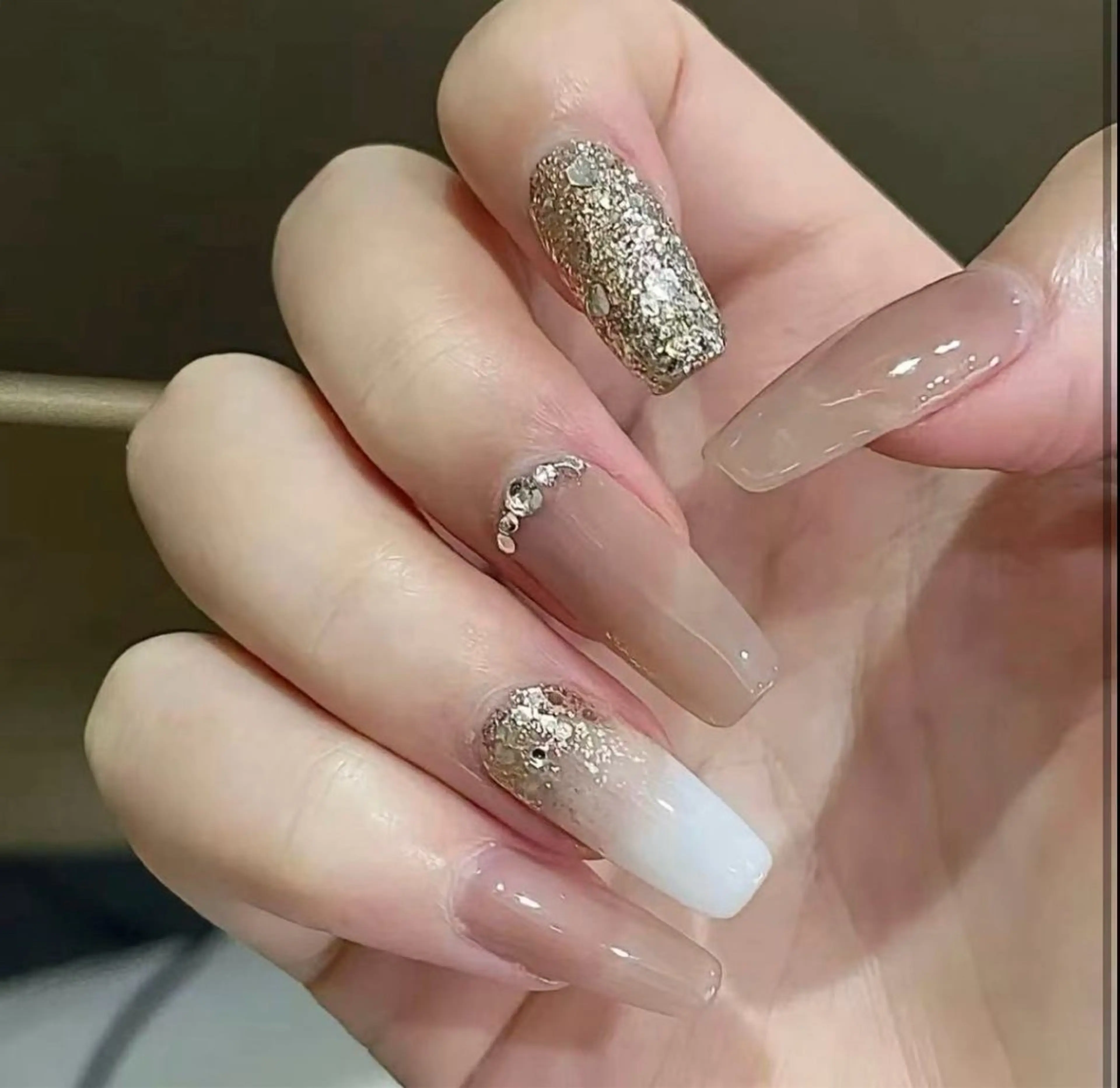 ネイル ハンドネイル フットネイル ハンドケア Queen NAIL SALON所属・林 かねいのネイルデザイン