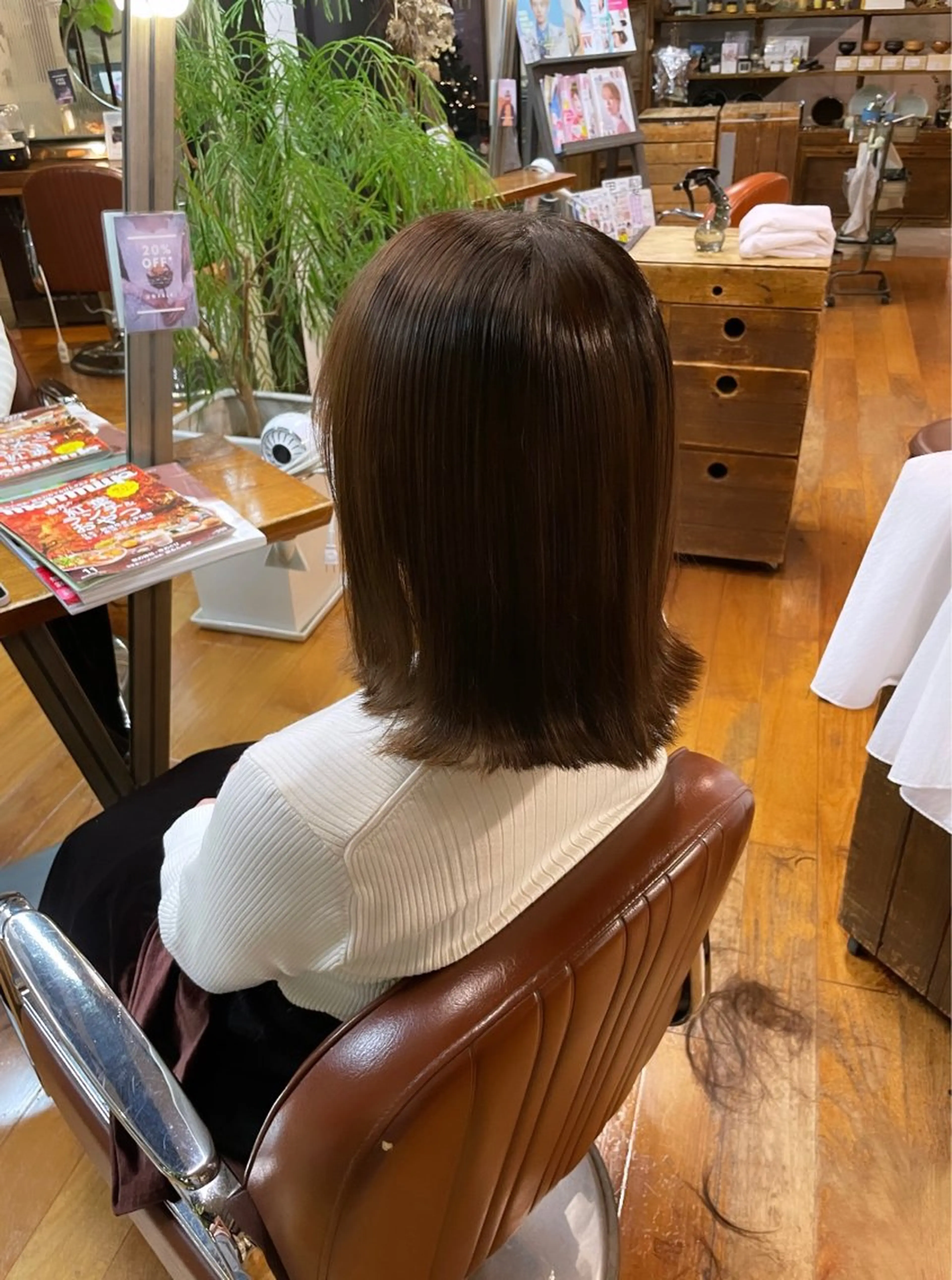 ミディアム 外ハネヘア ayaka |トレンドヘアのヘアスタイル