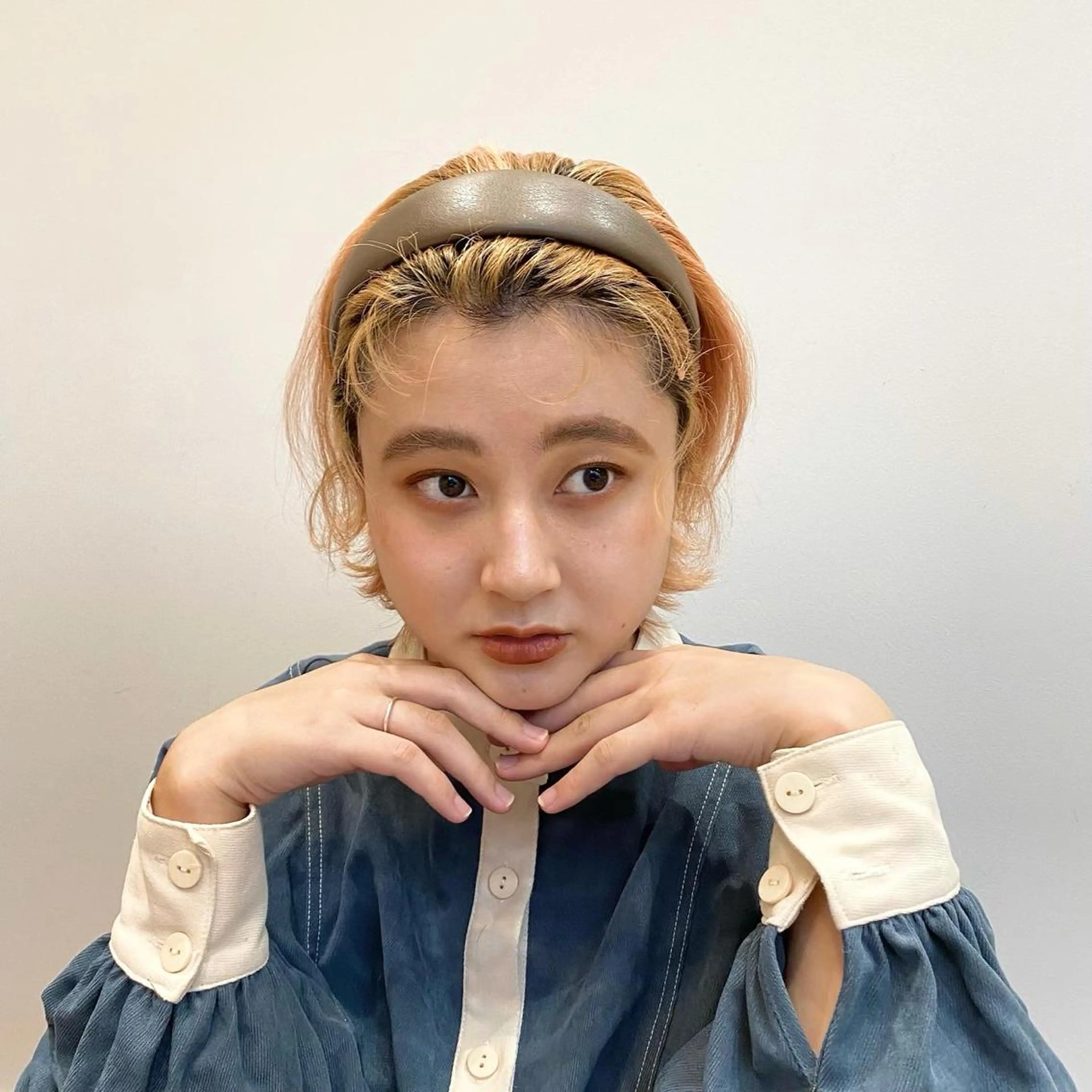 カラー ヘアアレンジ カチューシャ 増井 彩乃のヘアスタイル