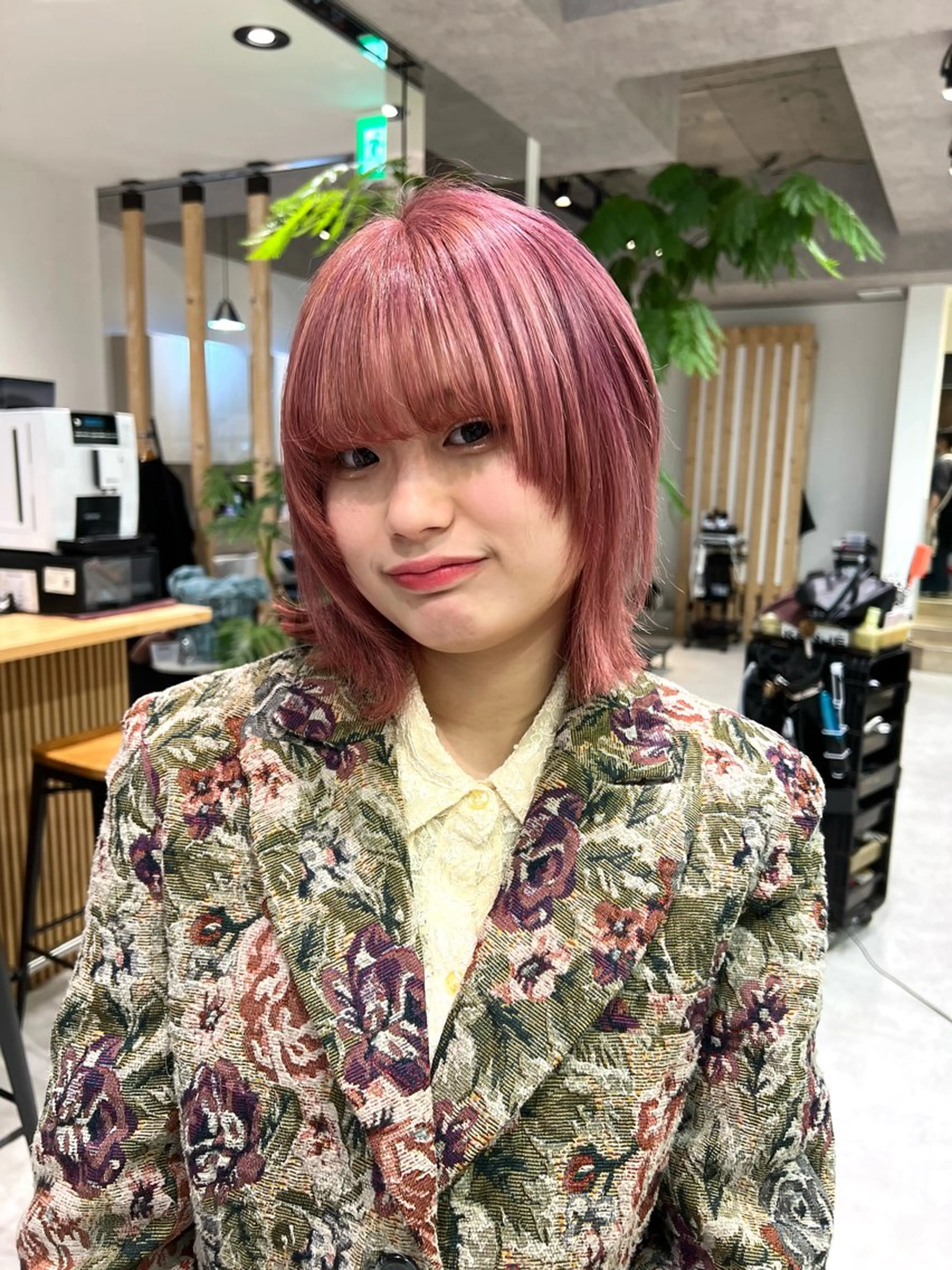 ミディアム カラー ヘアカラー トリートメント ダブルカラーブリーチ 髪質改善　縮毛矯正のヘアスタイル