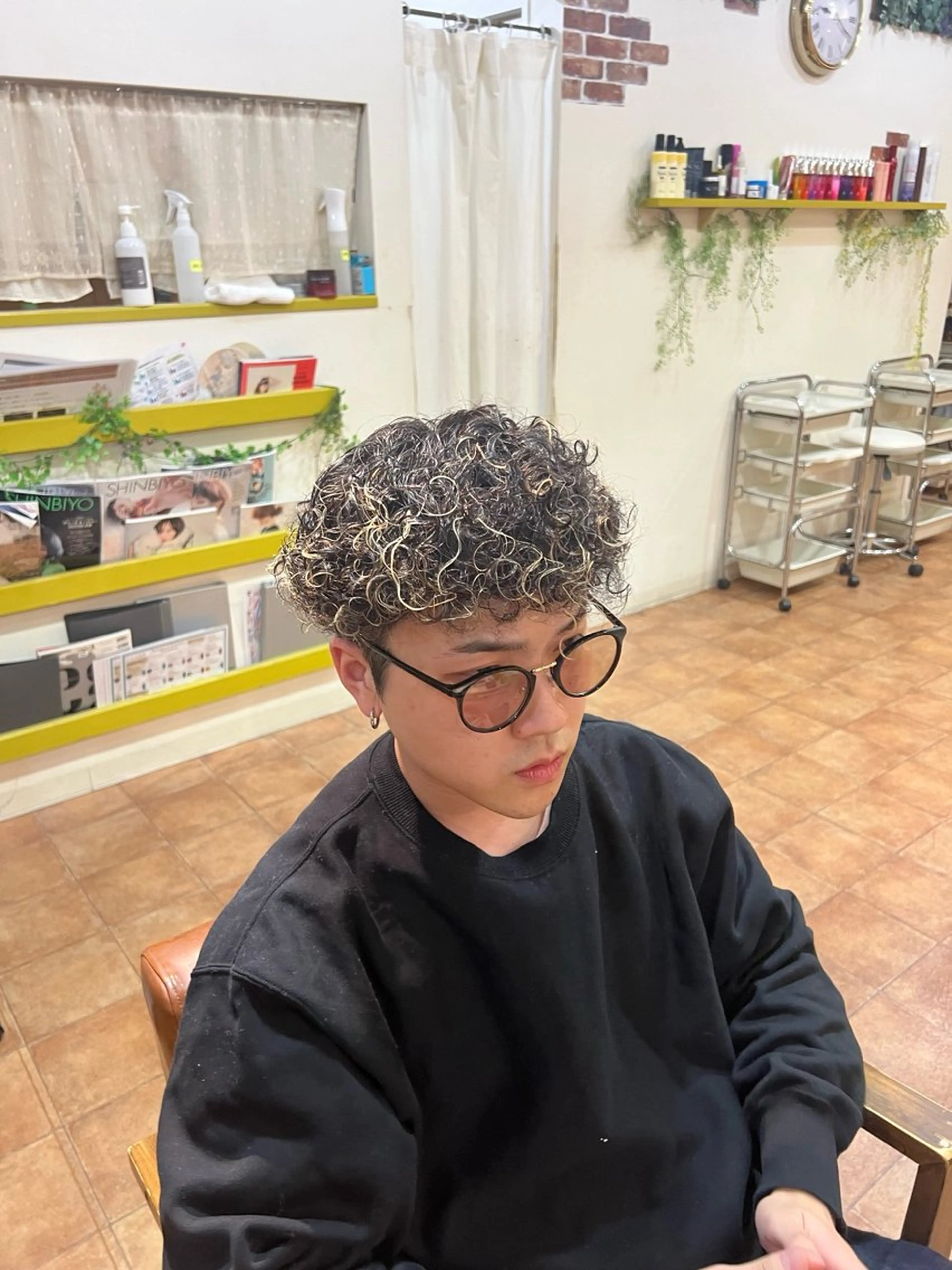 カラー パーマ メンズ メンズパーマ プードルパーマ プードルパーマ カット パーマ E 難波OCAT店所属・E 難波店 Reiのヘアスタイル