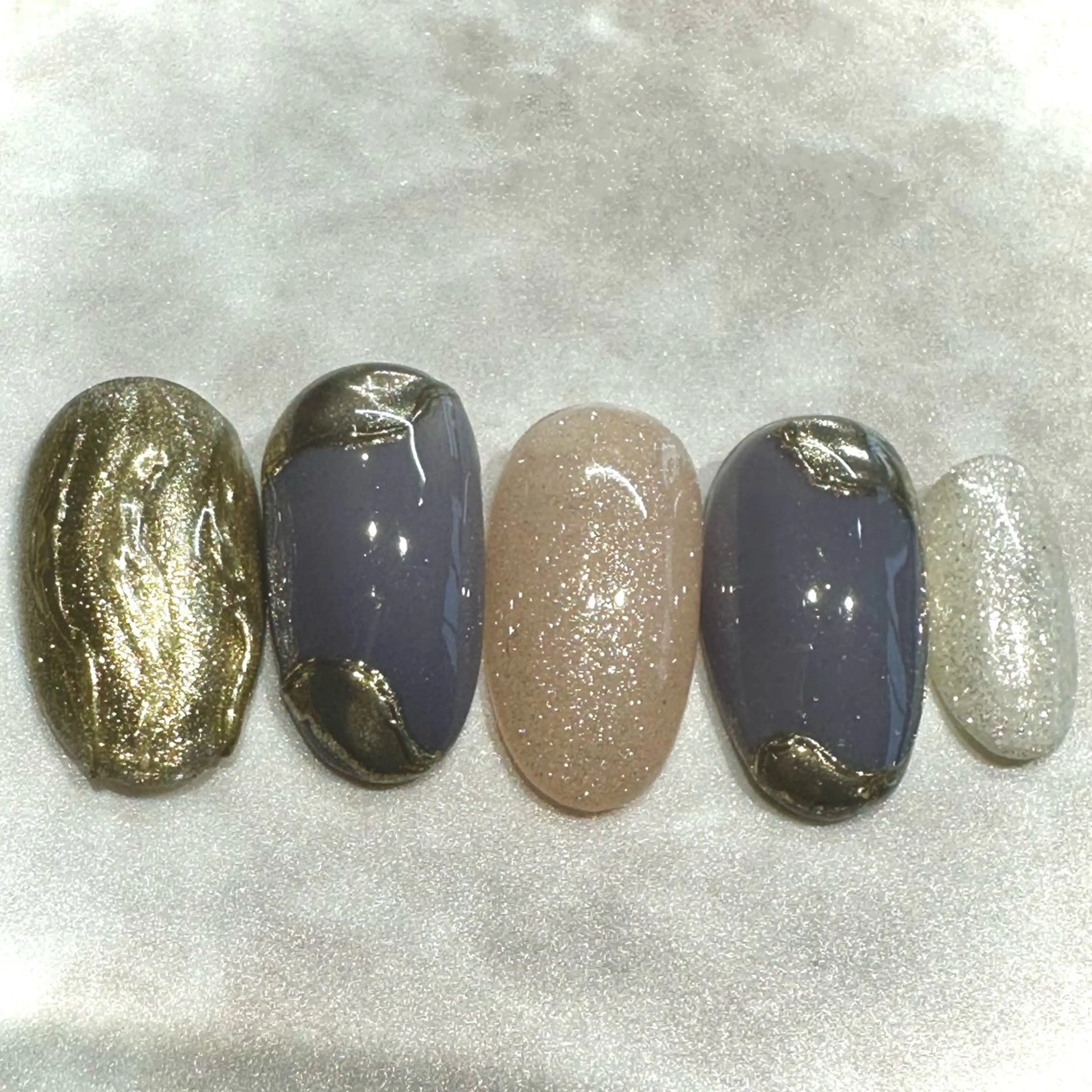 ネイル ラメ(グリッター) ミラーネイル erinca nail所属・圦本 有紀のネイルデザイン