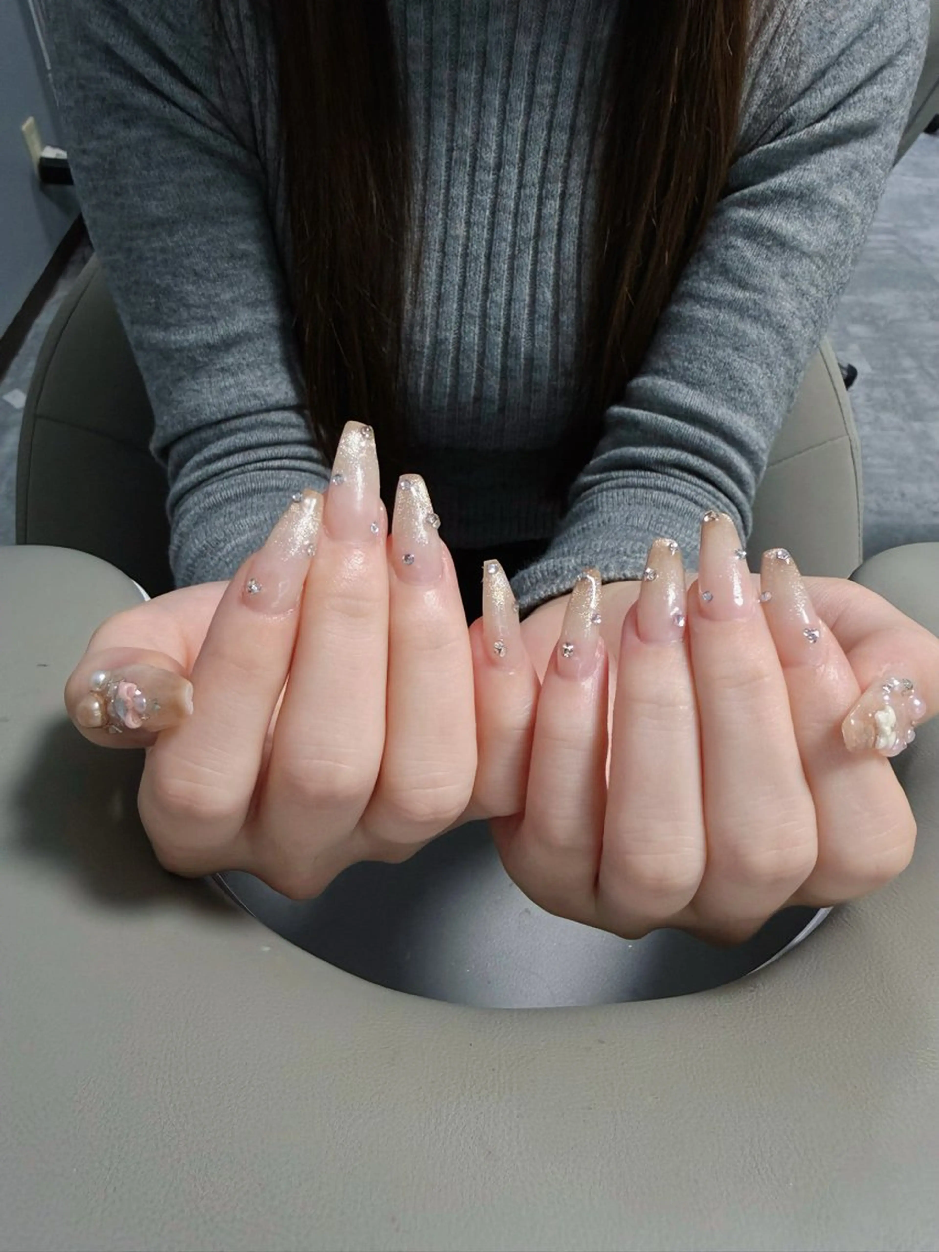 ネイル アートネイル ラメ(グリッター) マグネットネイル ニュアンスネイル オフィスネイル ハンドネイル Kitty Nailのネイルデザイン