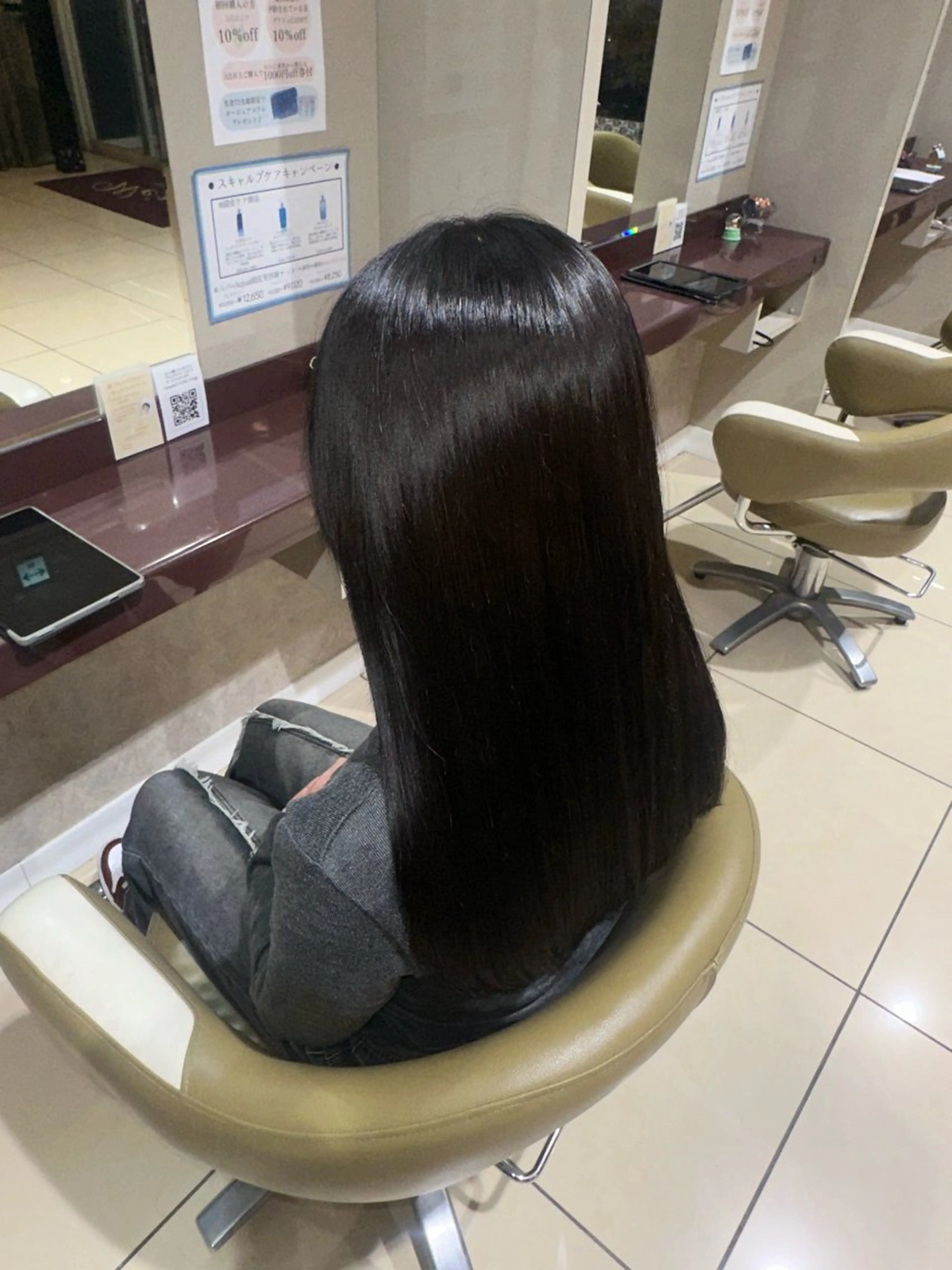 カラー 川本 桃華のヘアスタイル