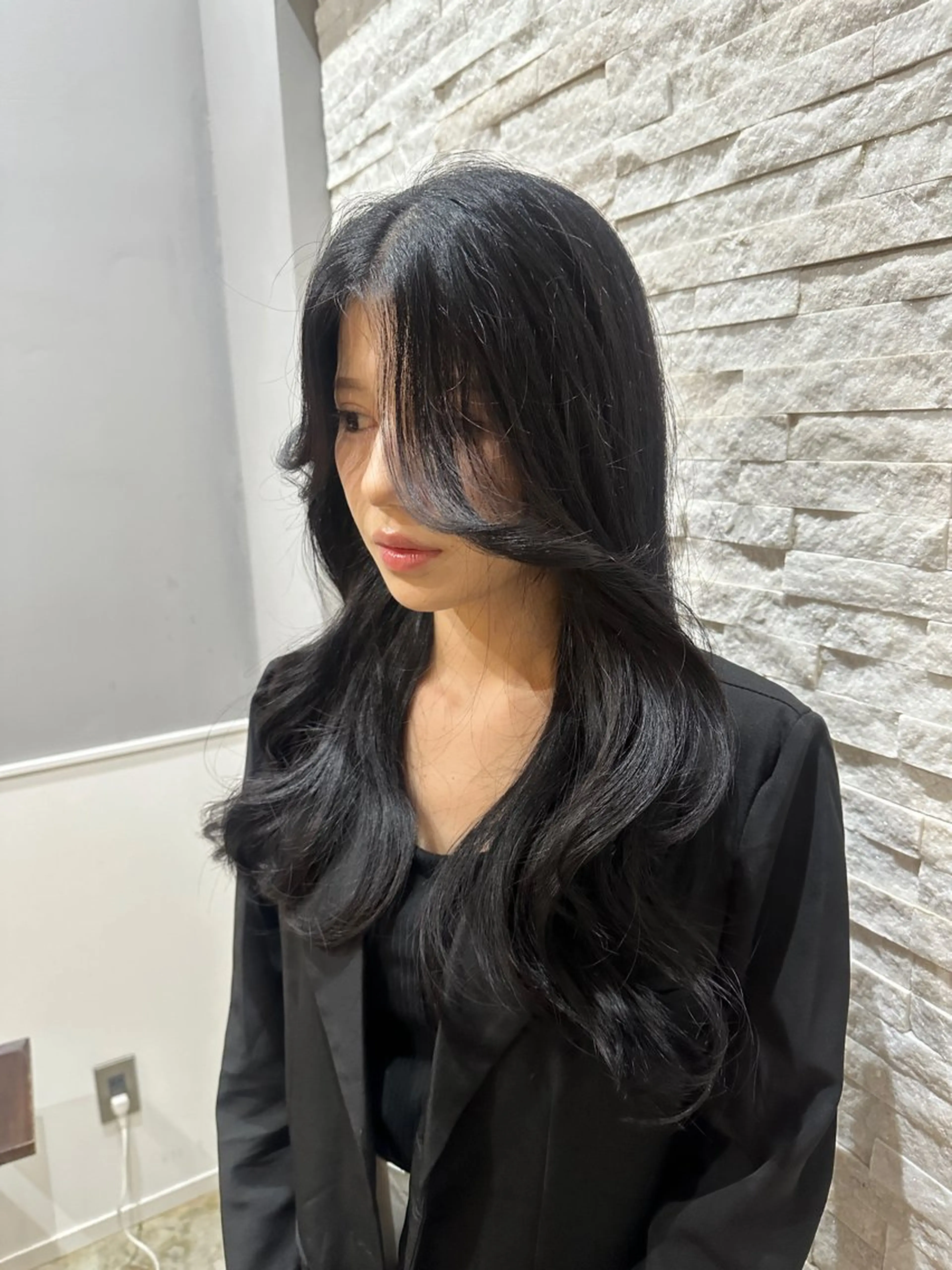 ミディアム くびれヘア カット ヘアカラー トリートメント miloc MOMOKAのヘアスタイル