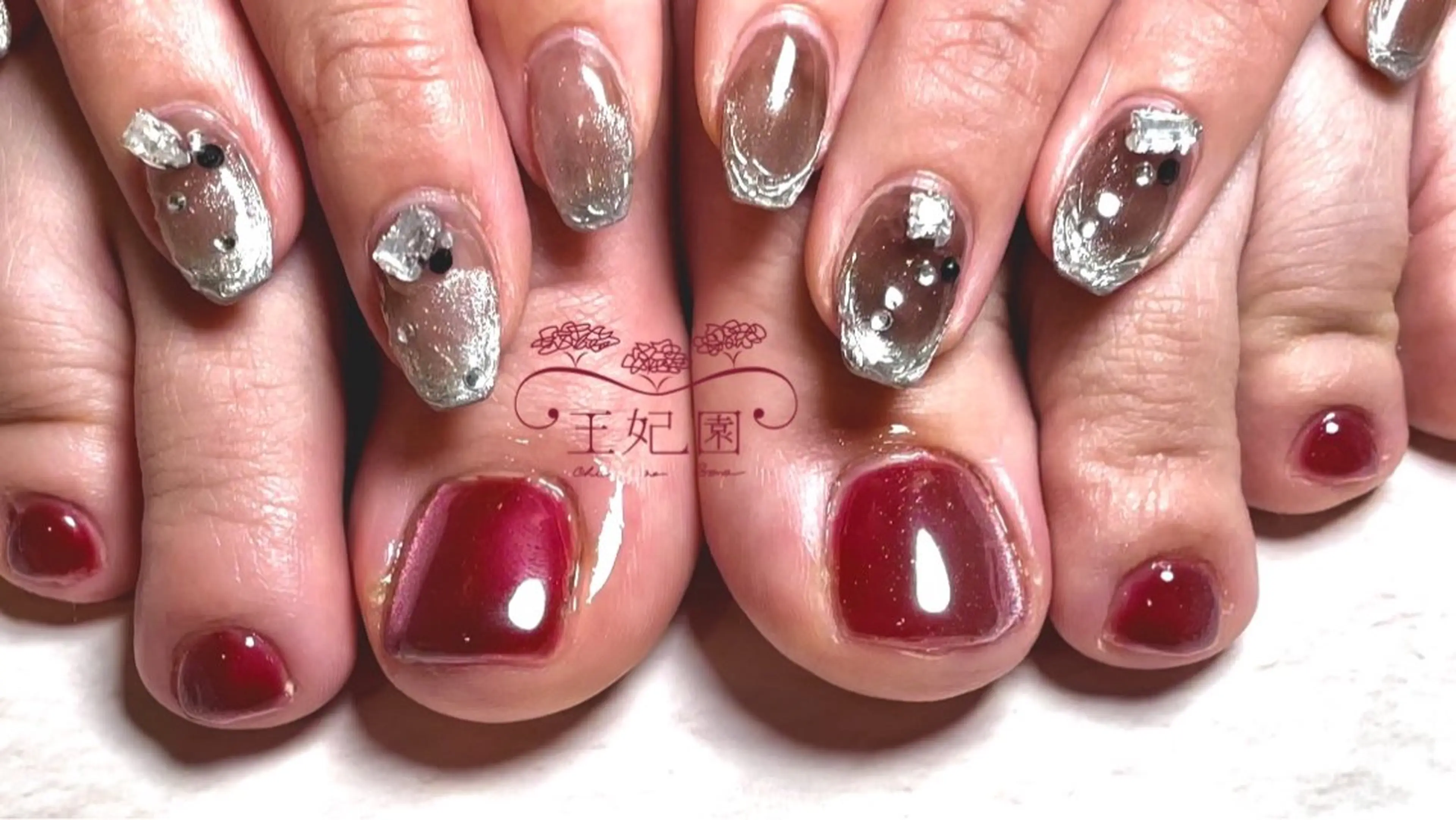ネイル フットネイル 持ち込み ワンカラーネイル ハンドネイル フットネイル ハンドケア nail salon王妃の園所属・王妃の園 ohinosonoのネイルデザイン