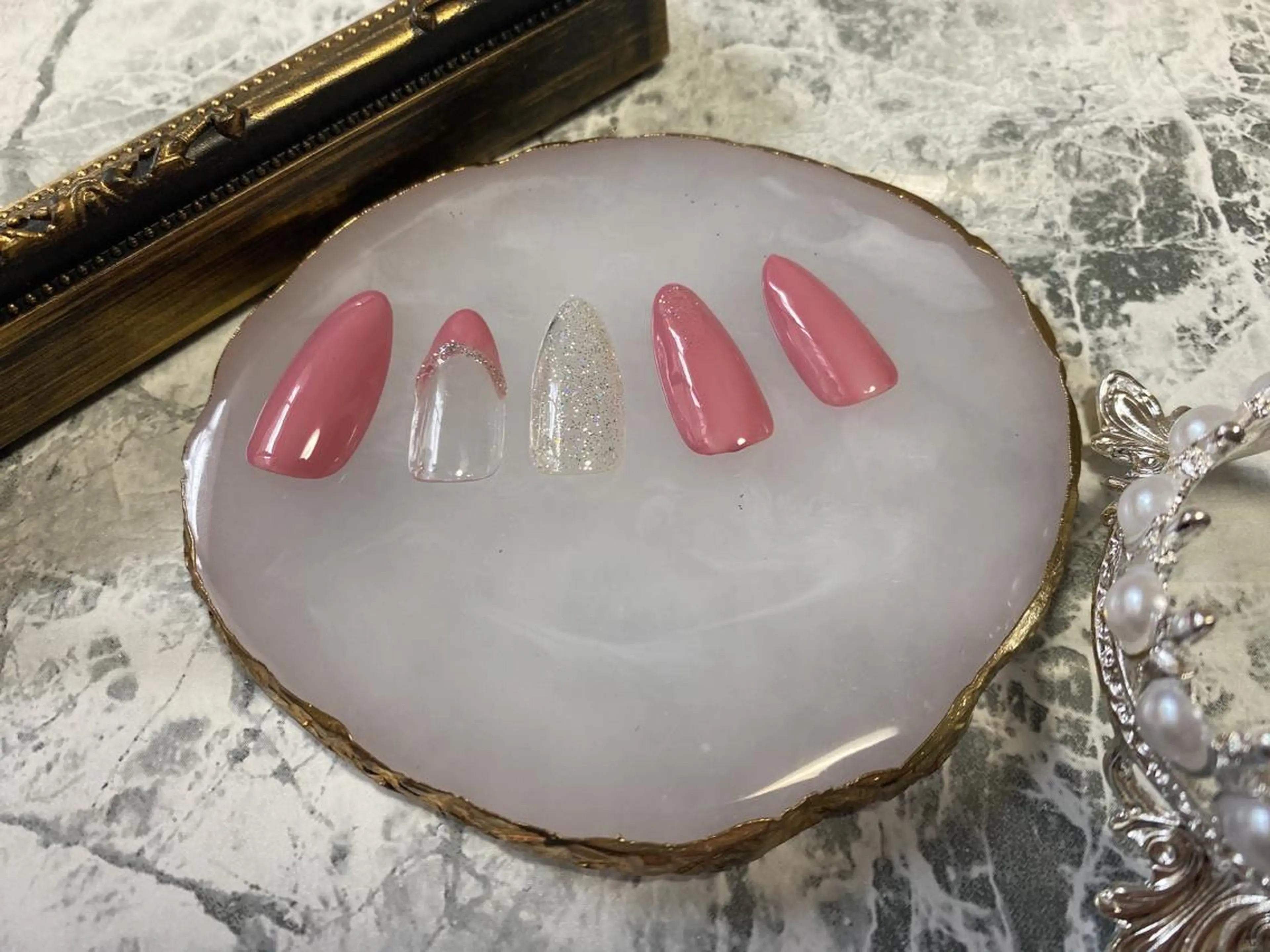 ネイル ラメ(グリッター) シンプルネイル ハンドネイル Nail_refrain所属・Nakajo Mikaのネイルデザイン
