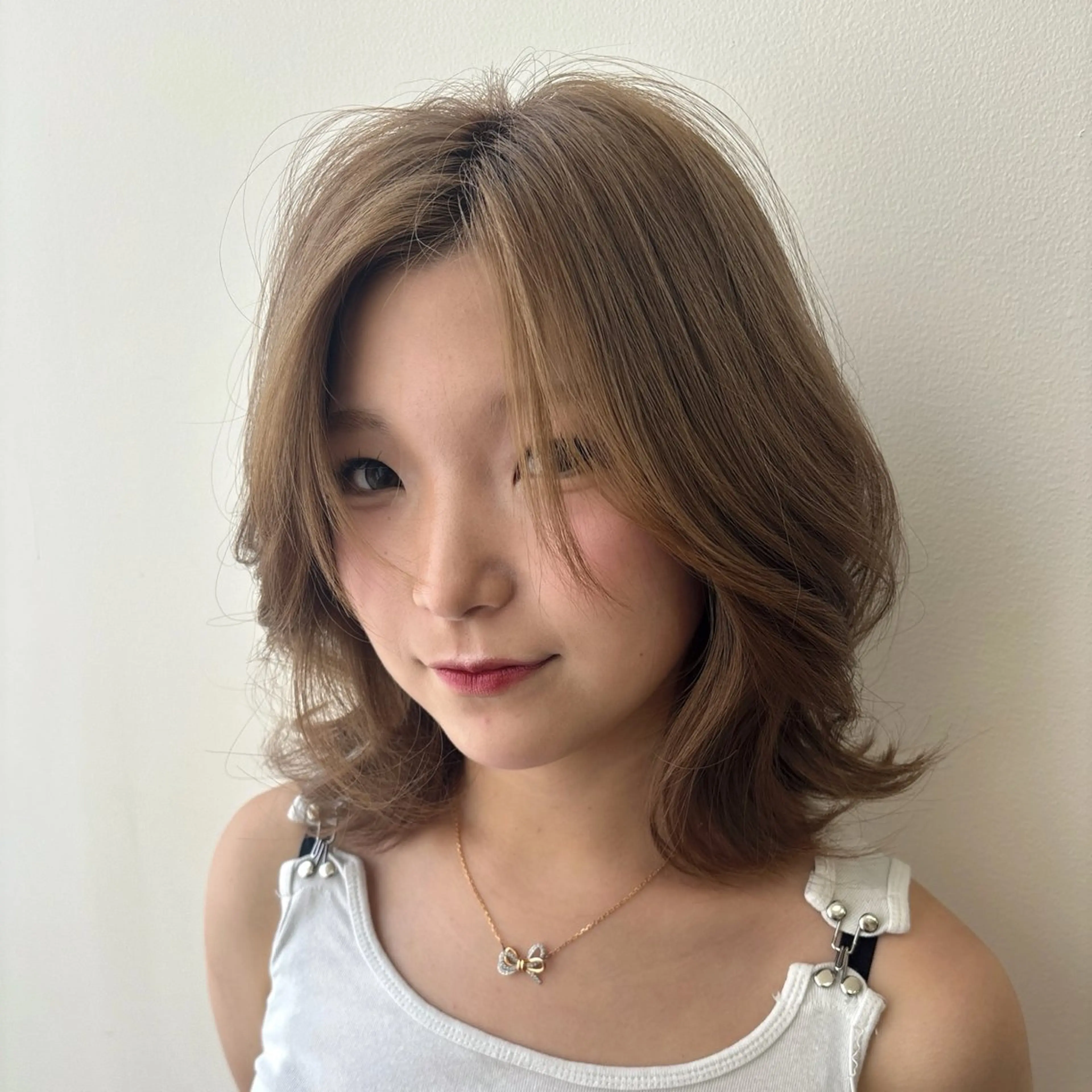 ミディアム 加藤 彩花のヘアスタイル