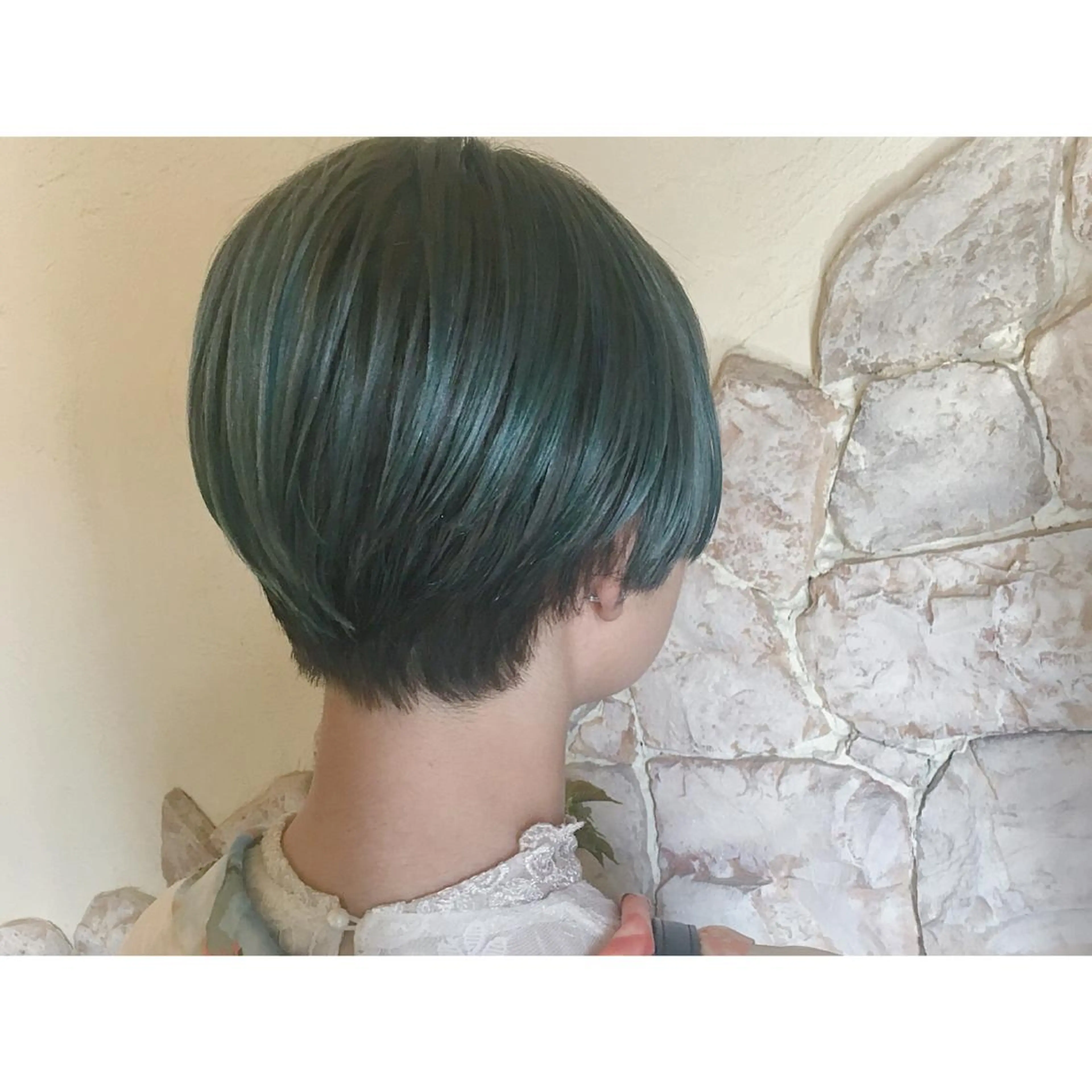 ショート カラー ブリーチ ダブルカラー ショートヘア EMANON天神所属・Hitomi Ezakiのヘアスタイル